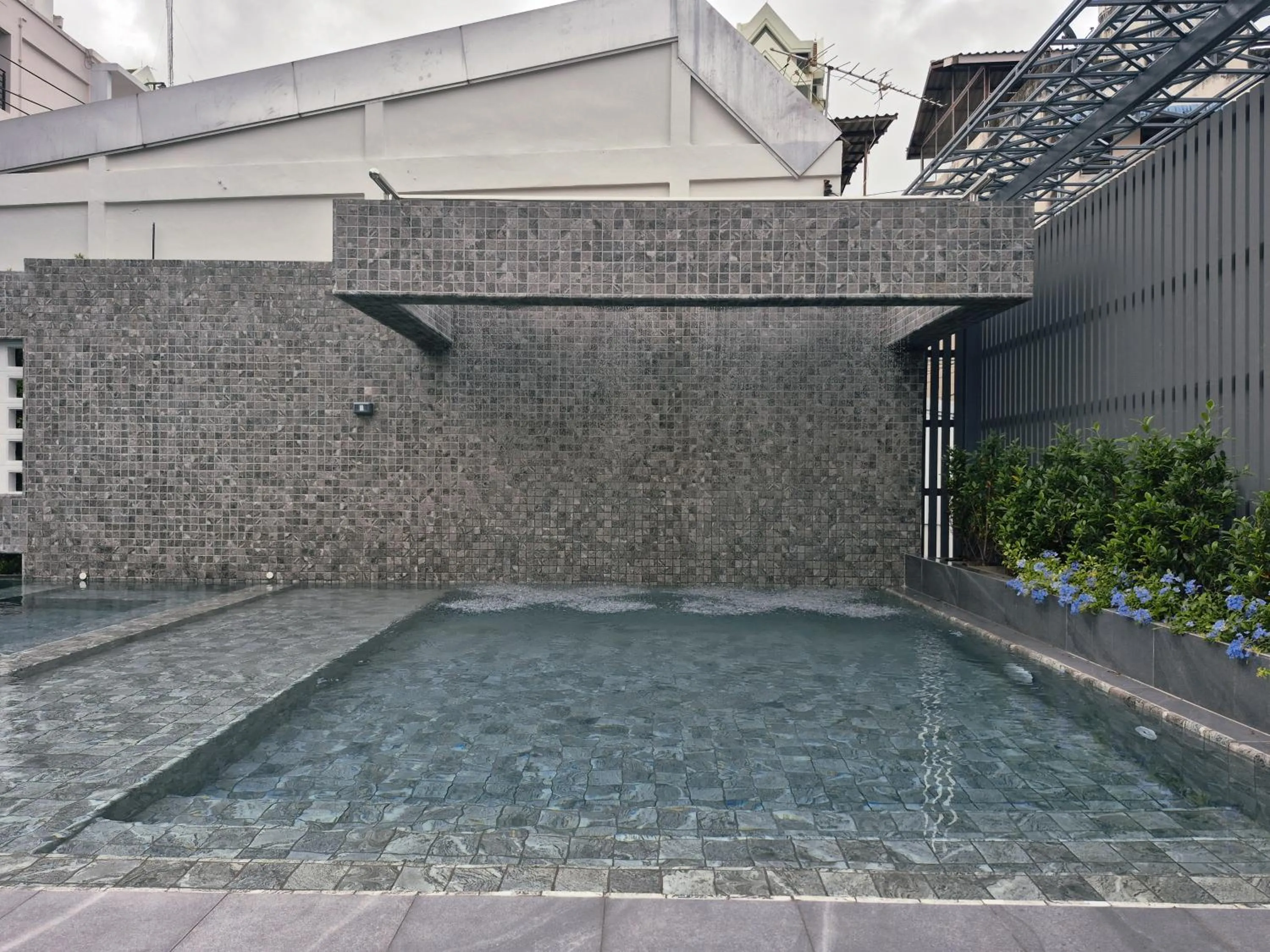 Swimming pool in Wangkaew Hotel, Phitsanulok