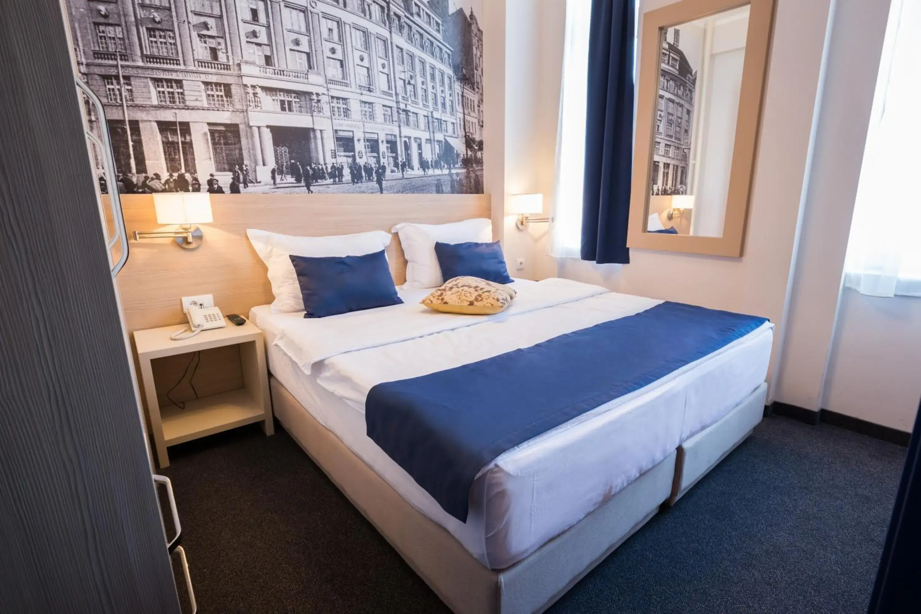 Bed in Five Points Square - City Center Bed in Five Points Square - City Center