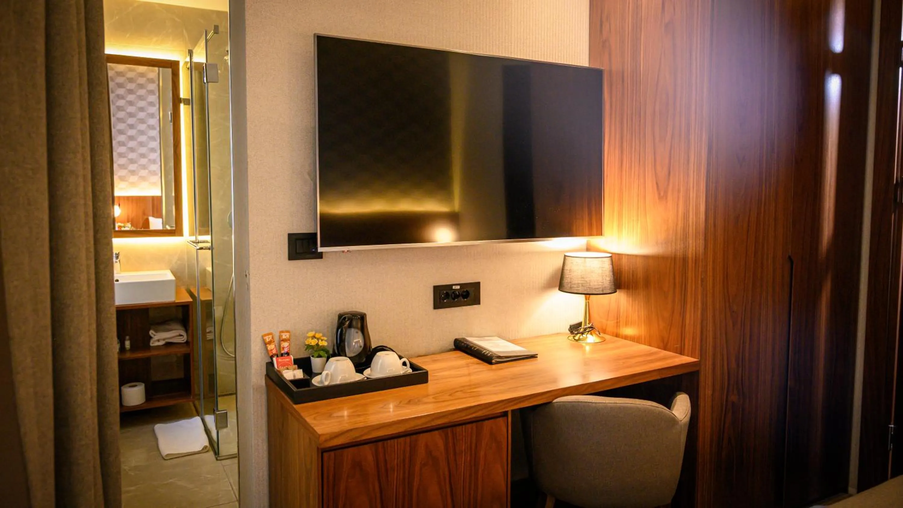 Bathroom in Five Points Square - City Center