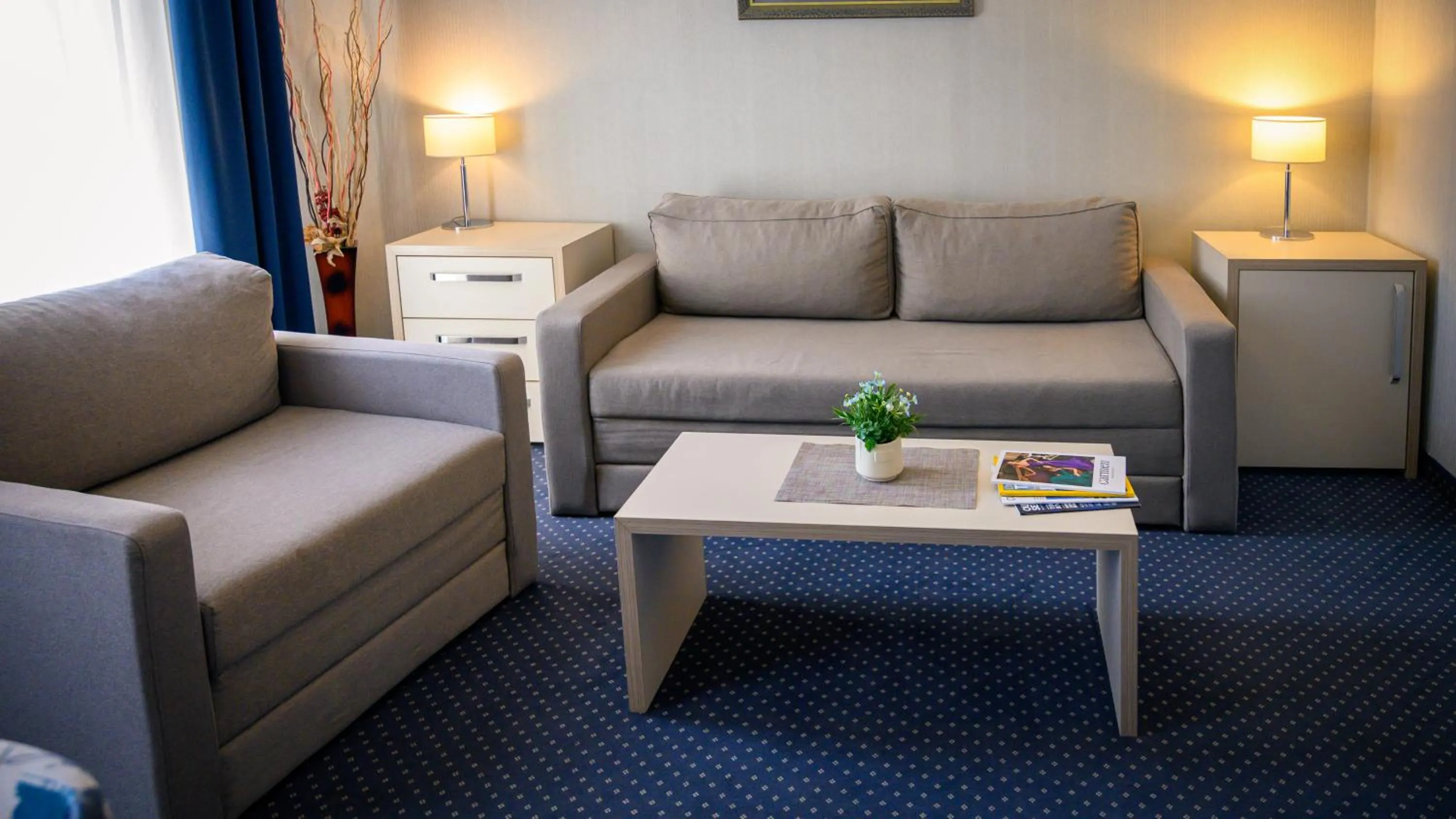 Living room in Five Points Square - City Center