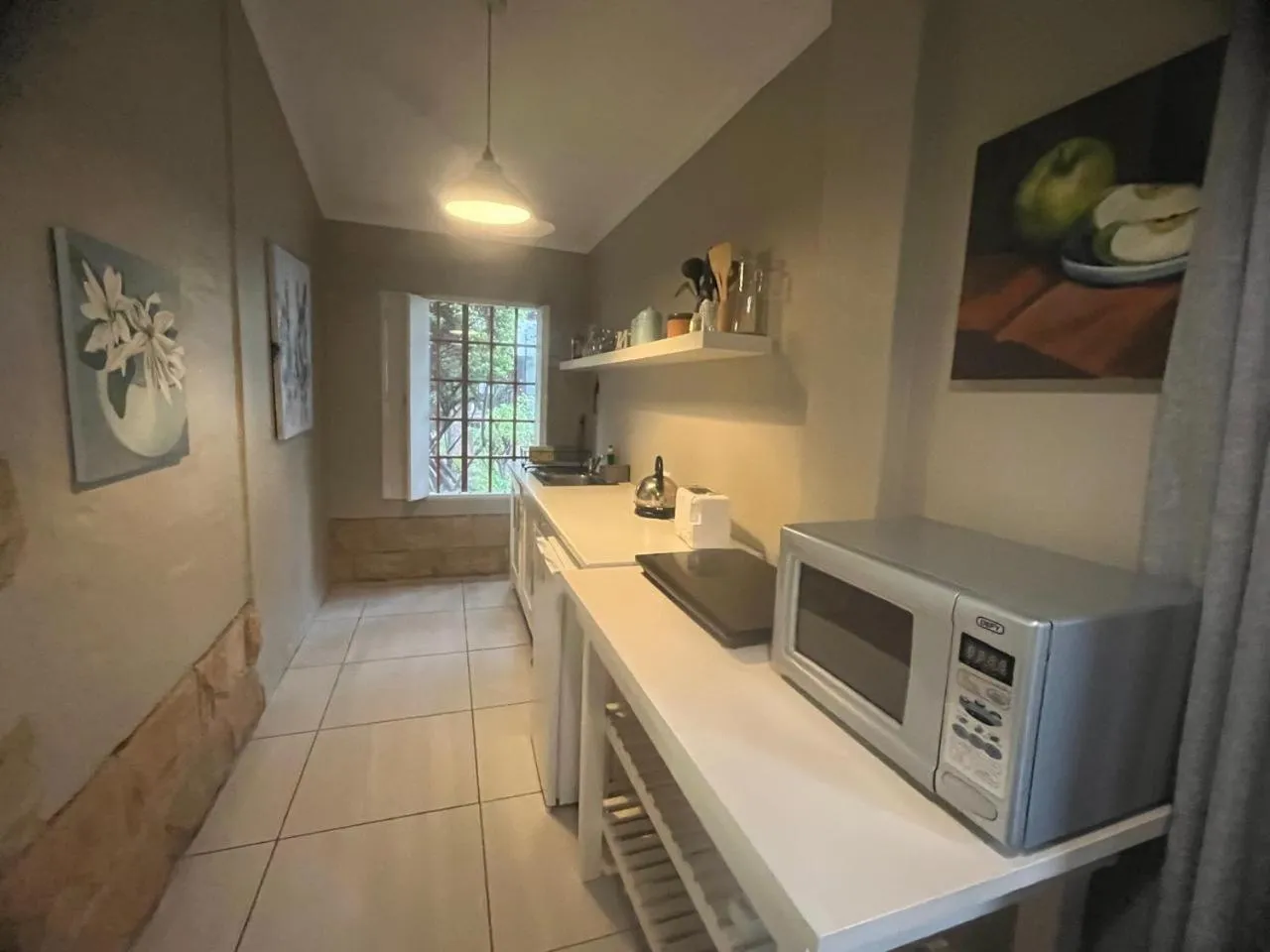 Kitchen or kitchenette in By The Way Guesthouse