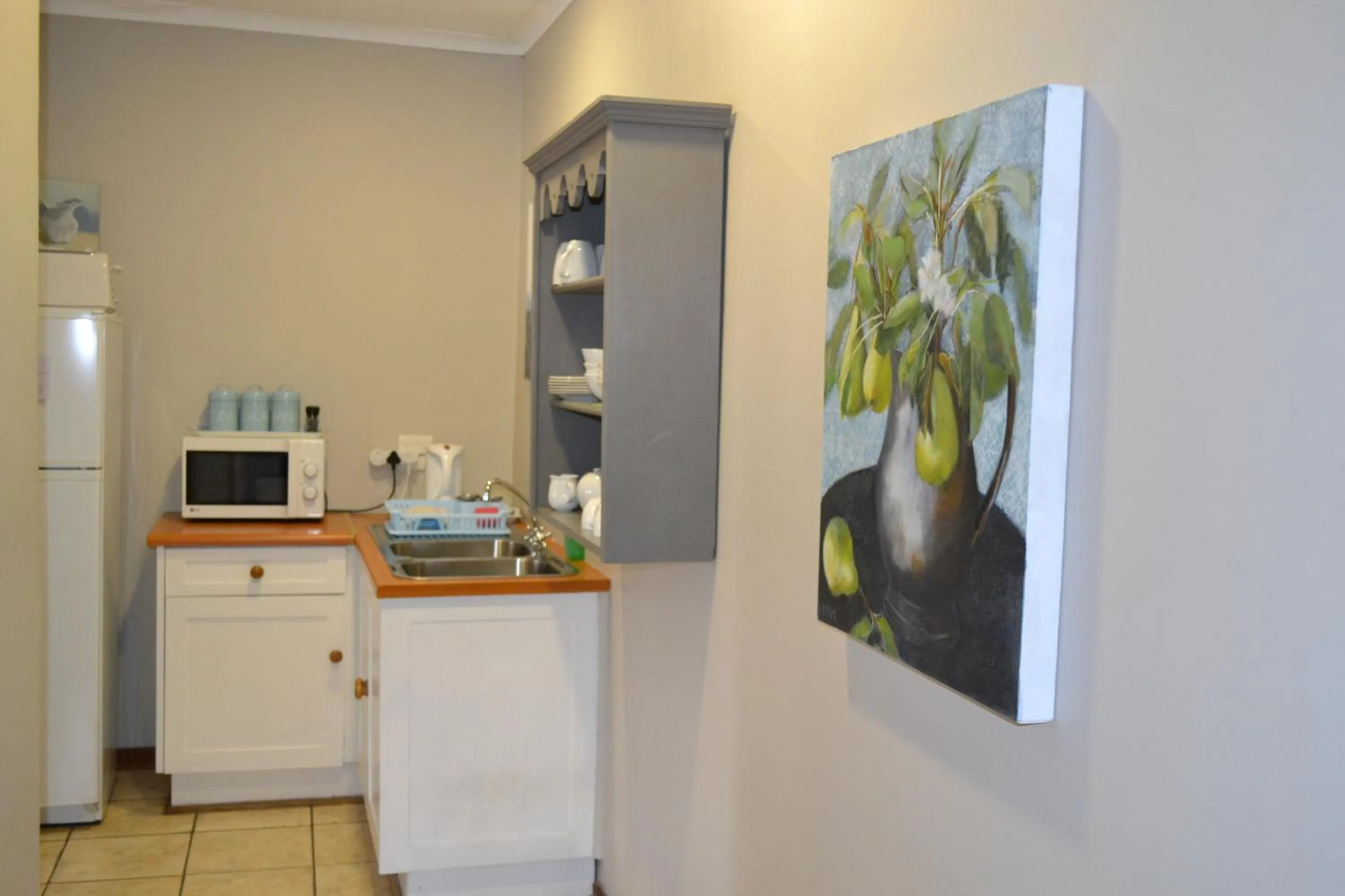 Kitchen or kitchenette in By The Way Guesthouse