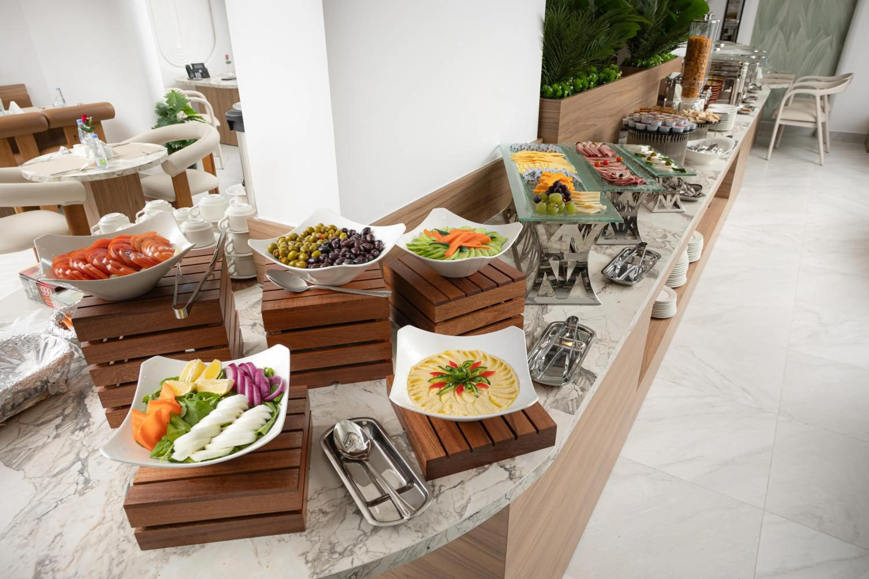 Restaurant/places to eat in Liora Boutique