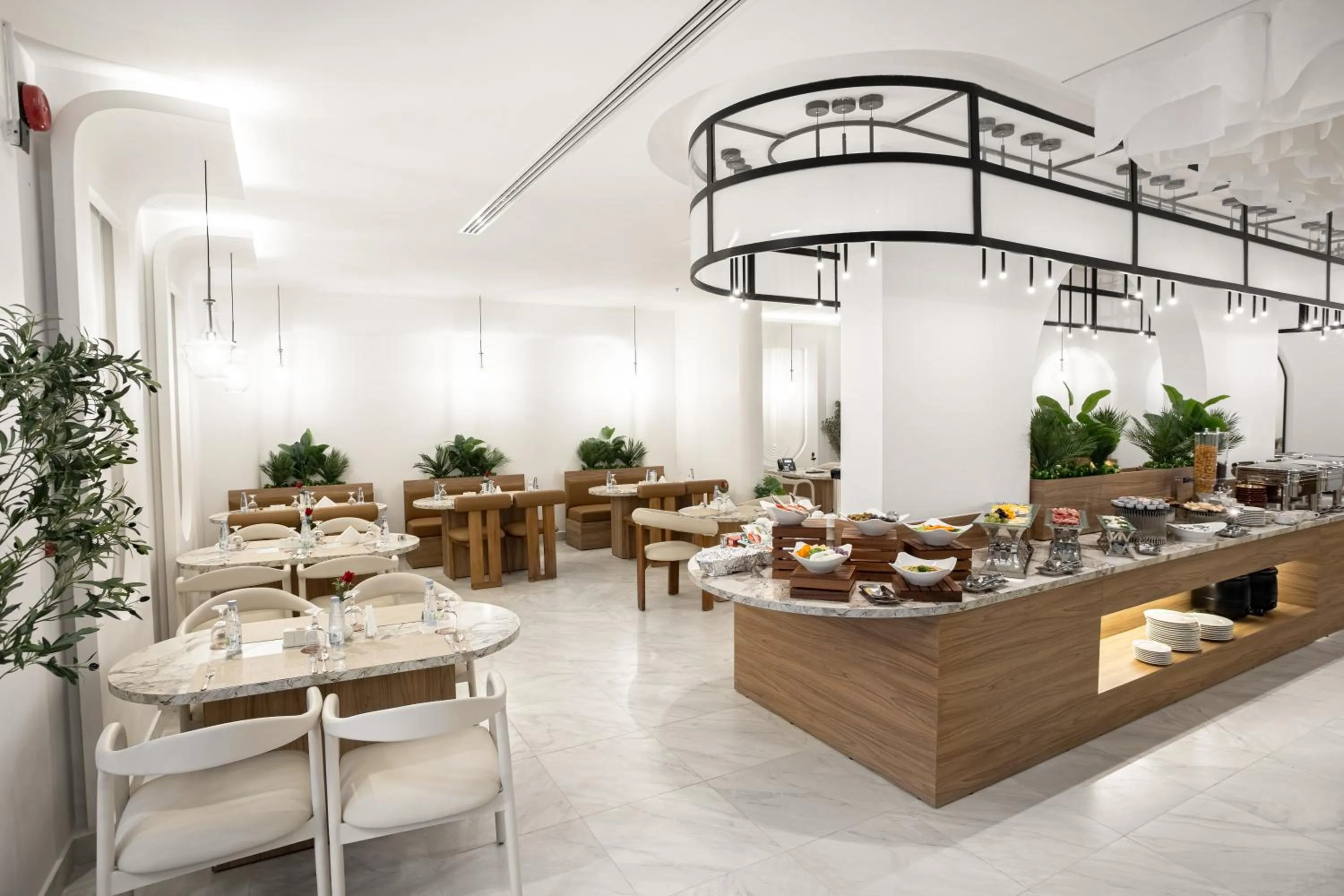 Restaurant/places to eat in Liora Boutique