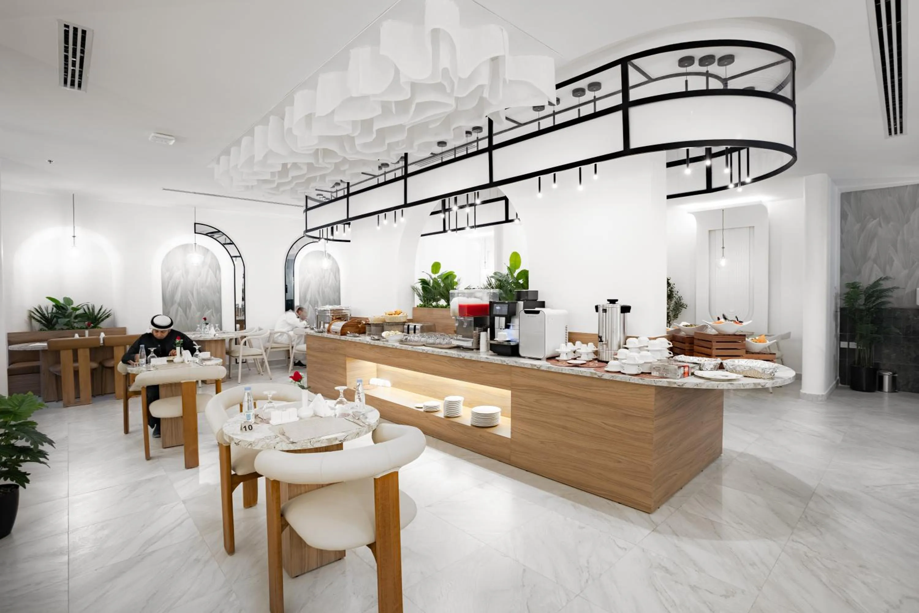 Restaurant/places to eat in Liora Boutique