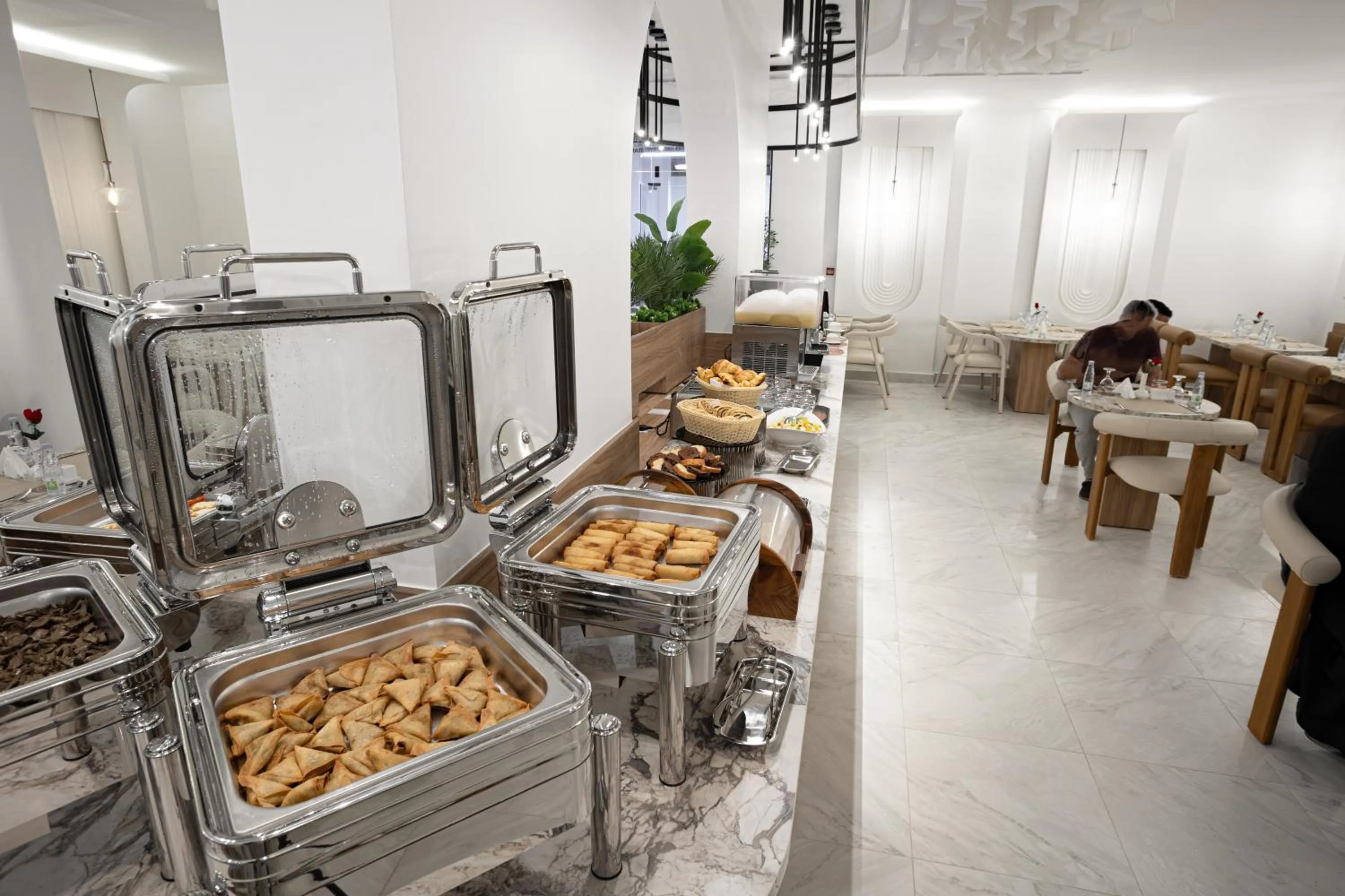 Restaurant/places to eat in Liora Boutique