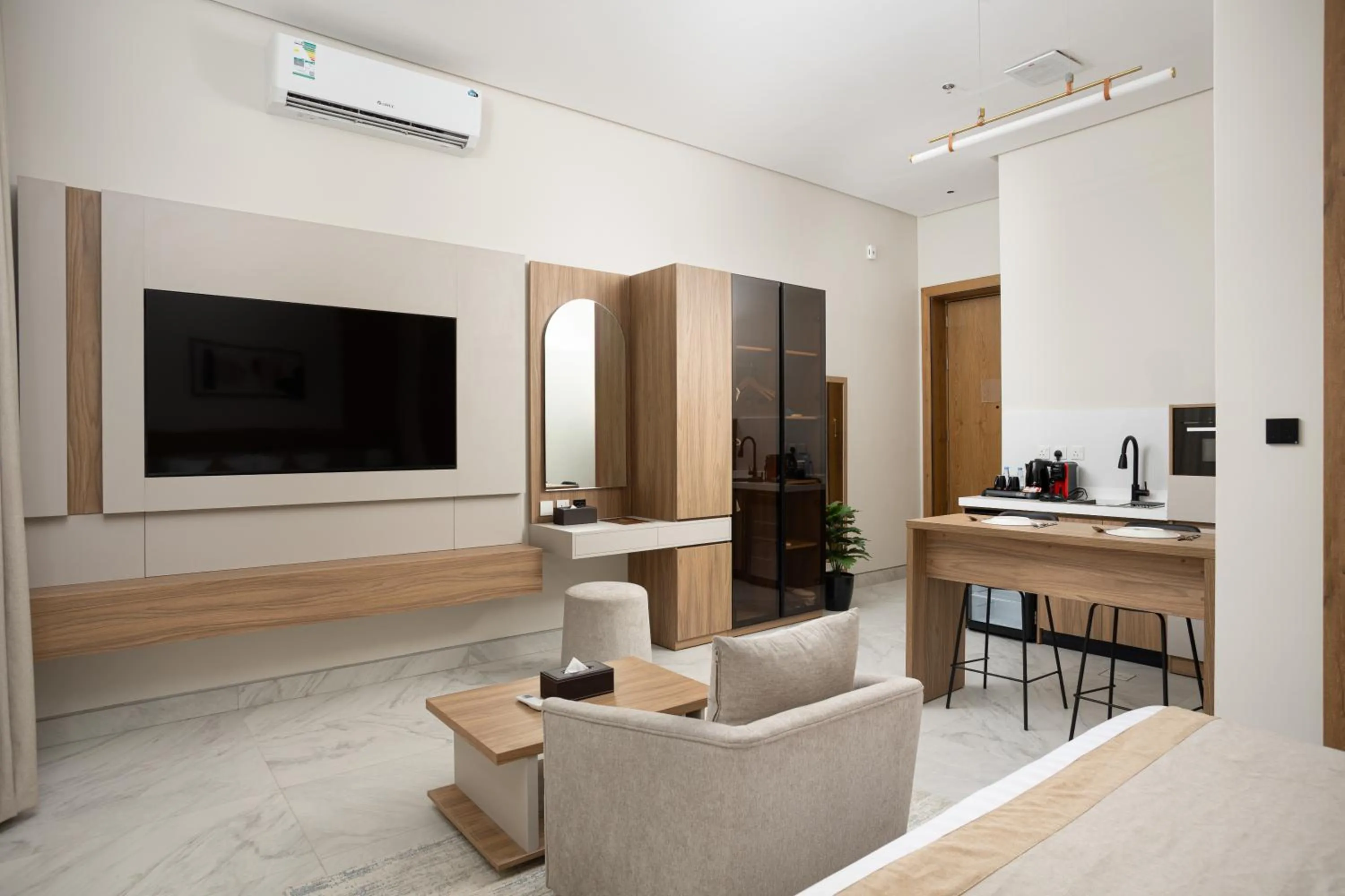 TV and multimedia in Liora Boutique