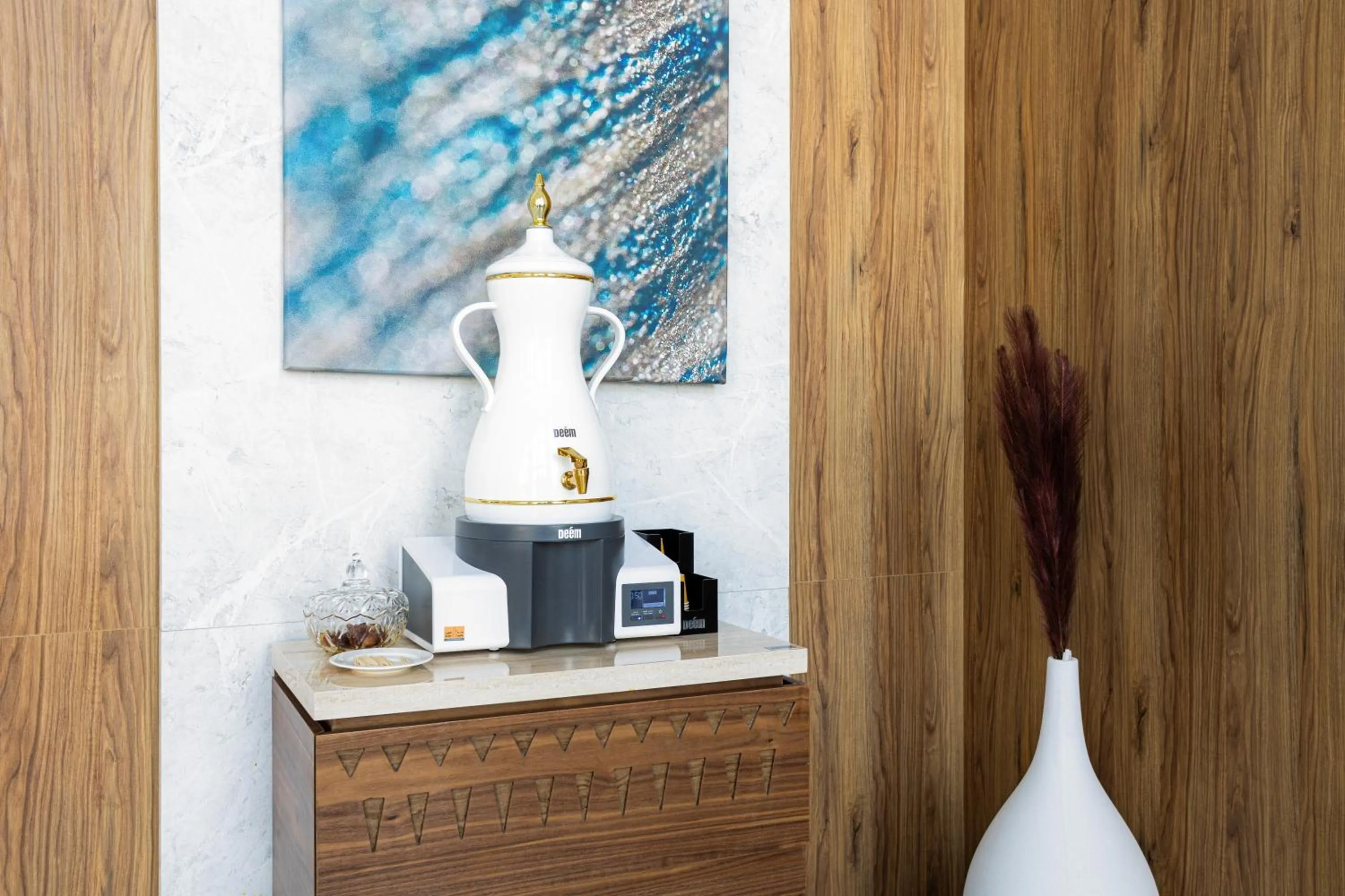 Coffee/tea facilities in Liora Boutique