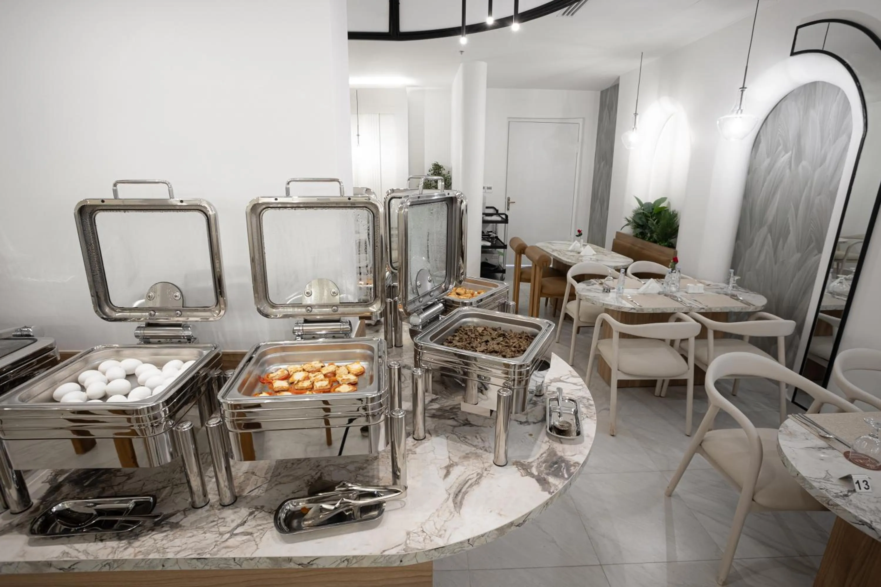 Restaurant/places to eat in Liora Boutique