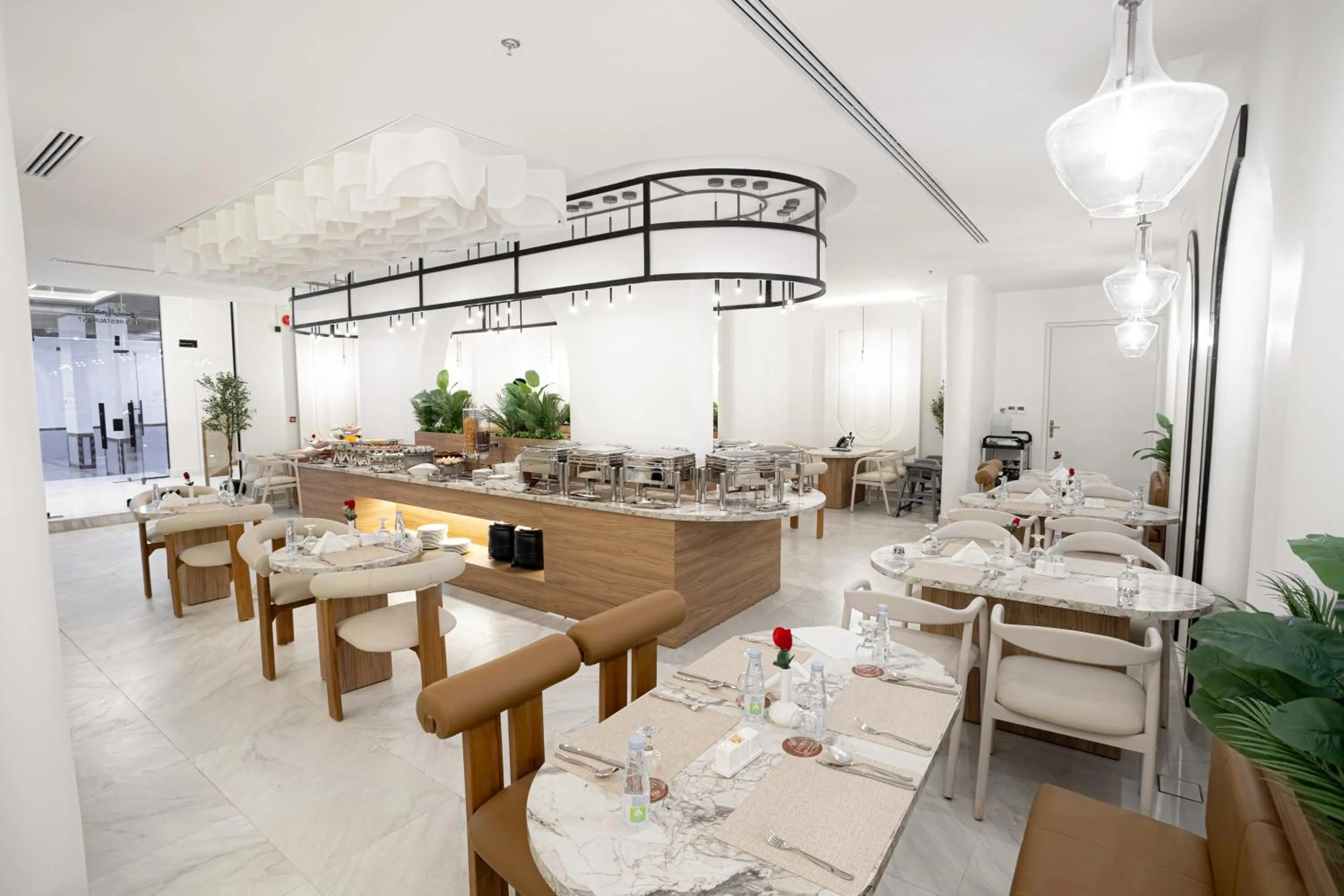 Restaurant/places to eat in Liora Boutique