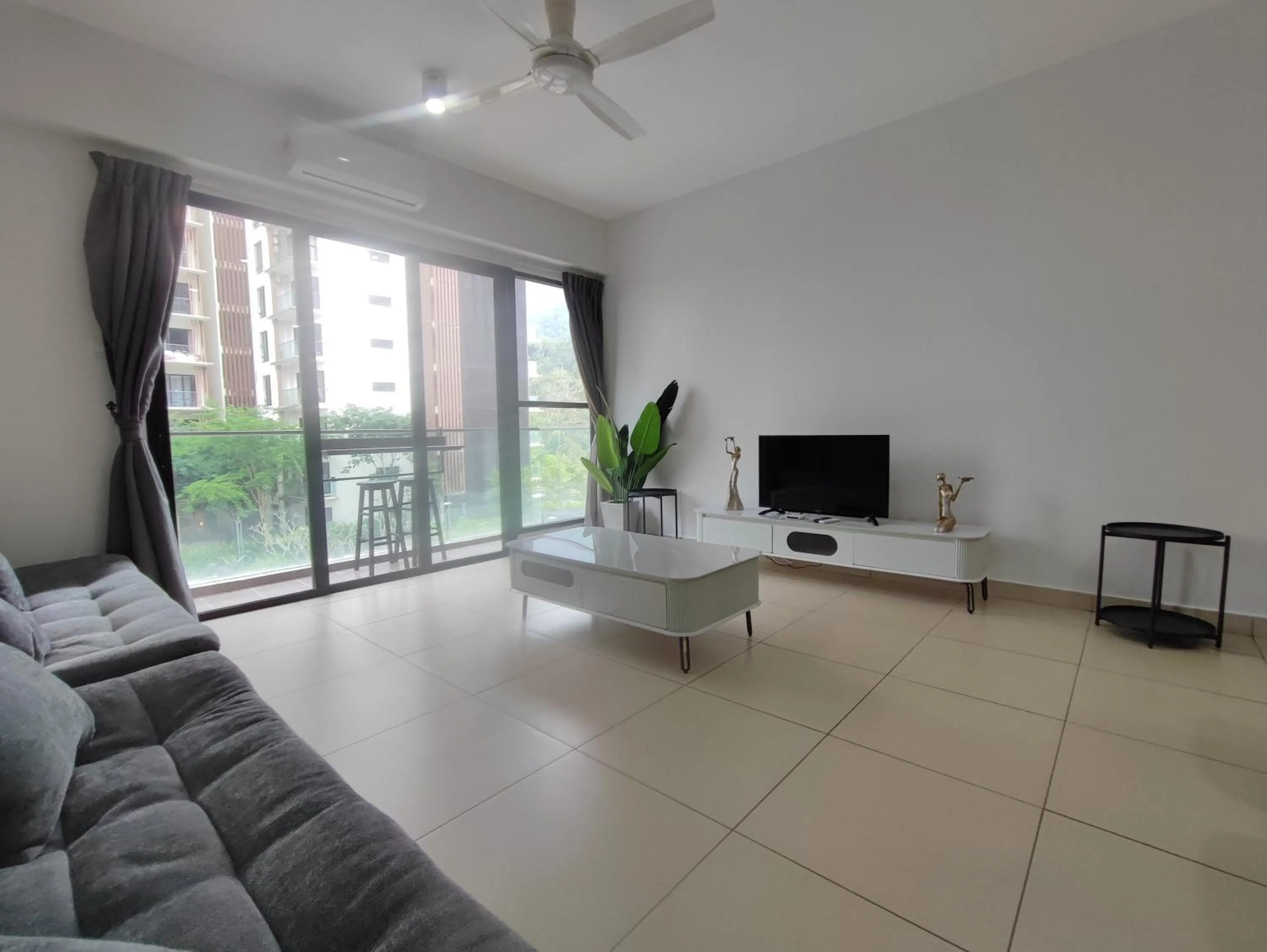 Communal lounge/ TV room in Tropic Midhills Genting Highlands Free WiFi