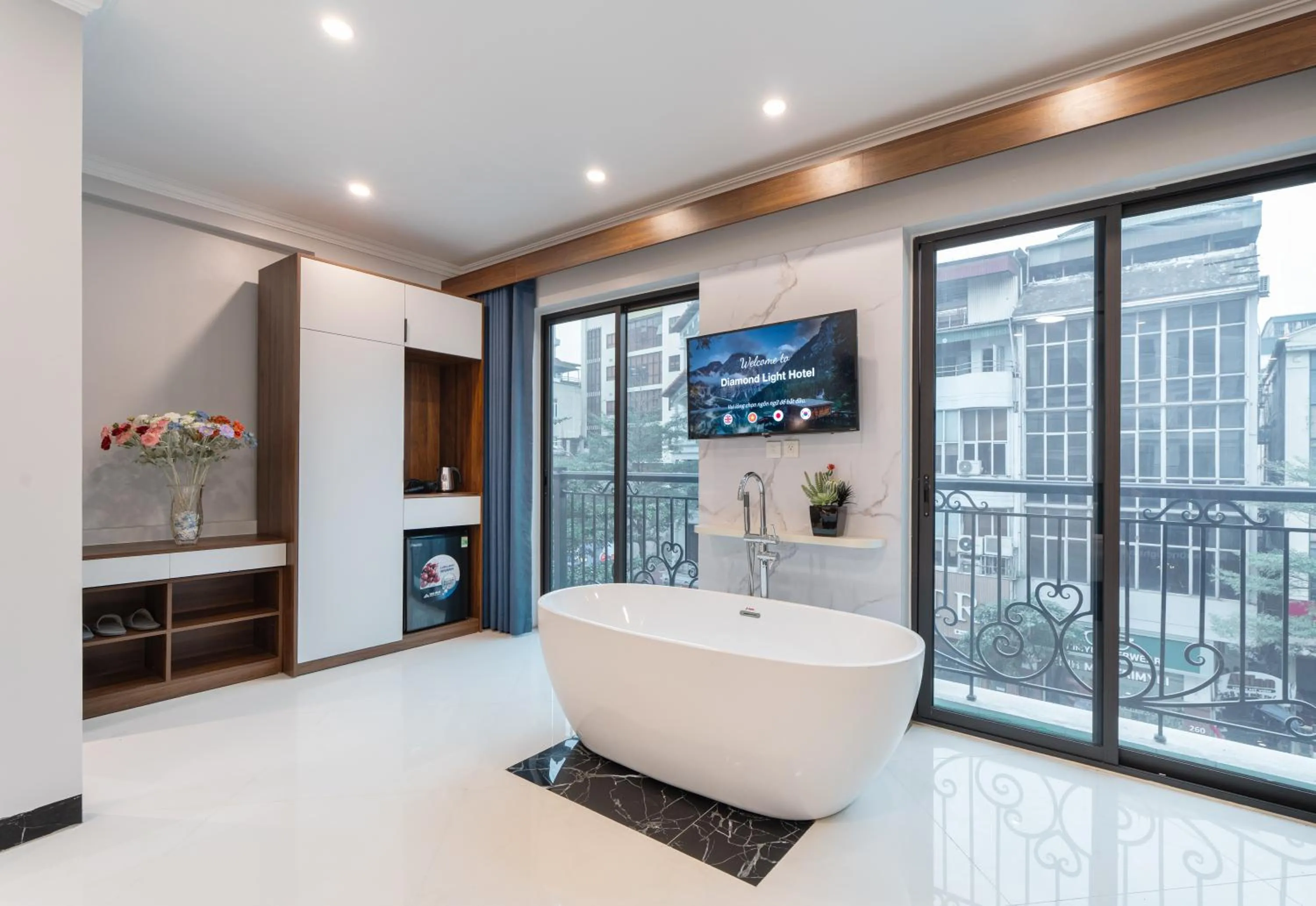 Diamond Light Hotel