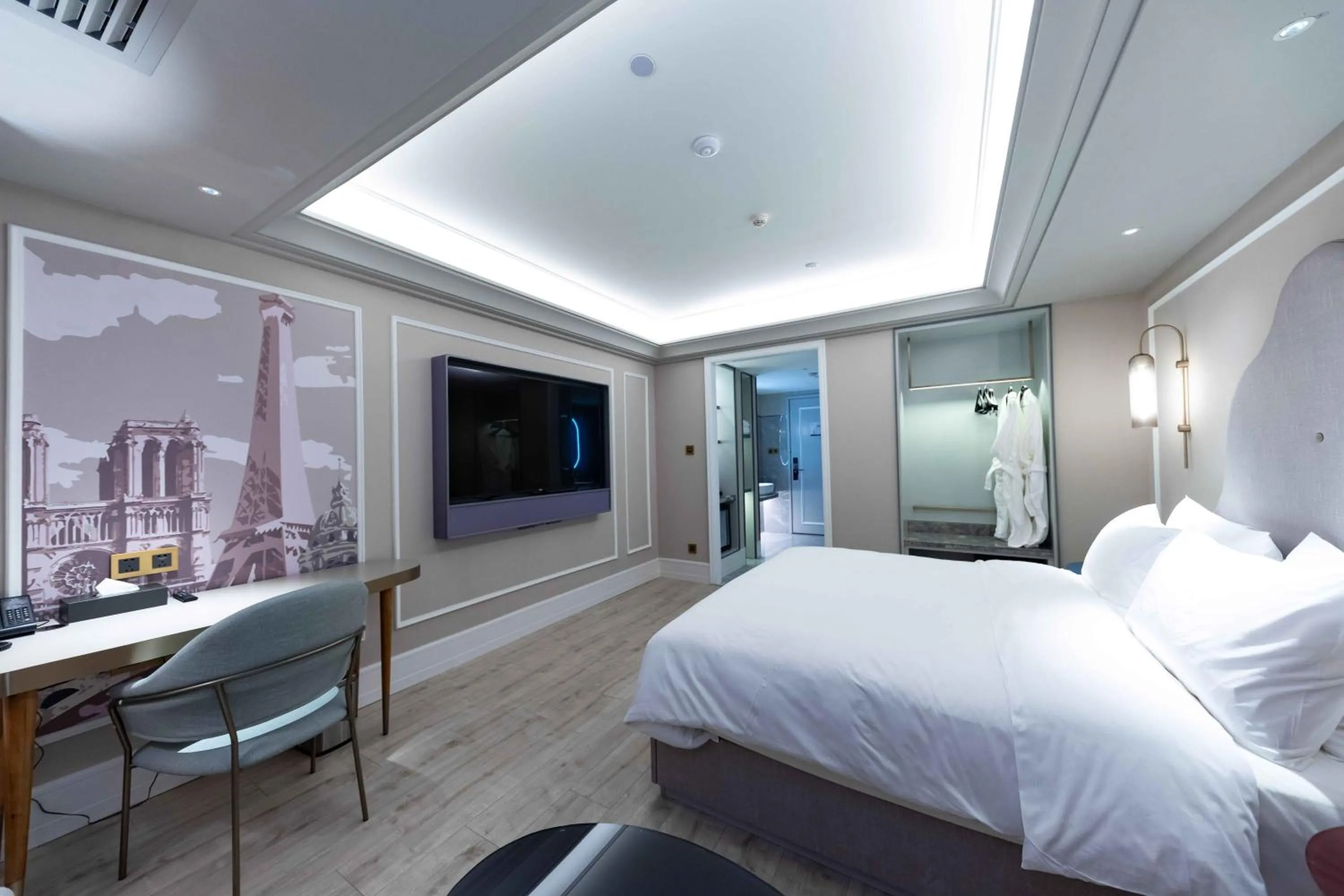 Photo of the whole room, Bed in Mercure Hotel Shijiazhuang, Zhongshan East Road