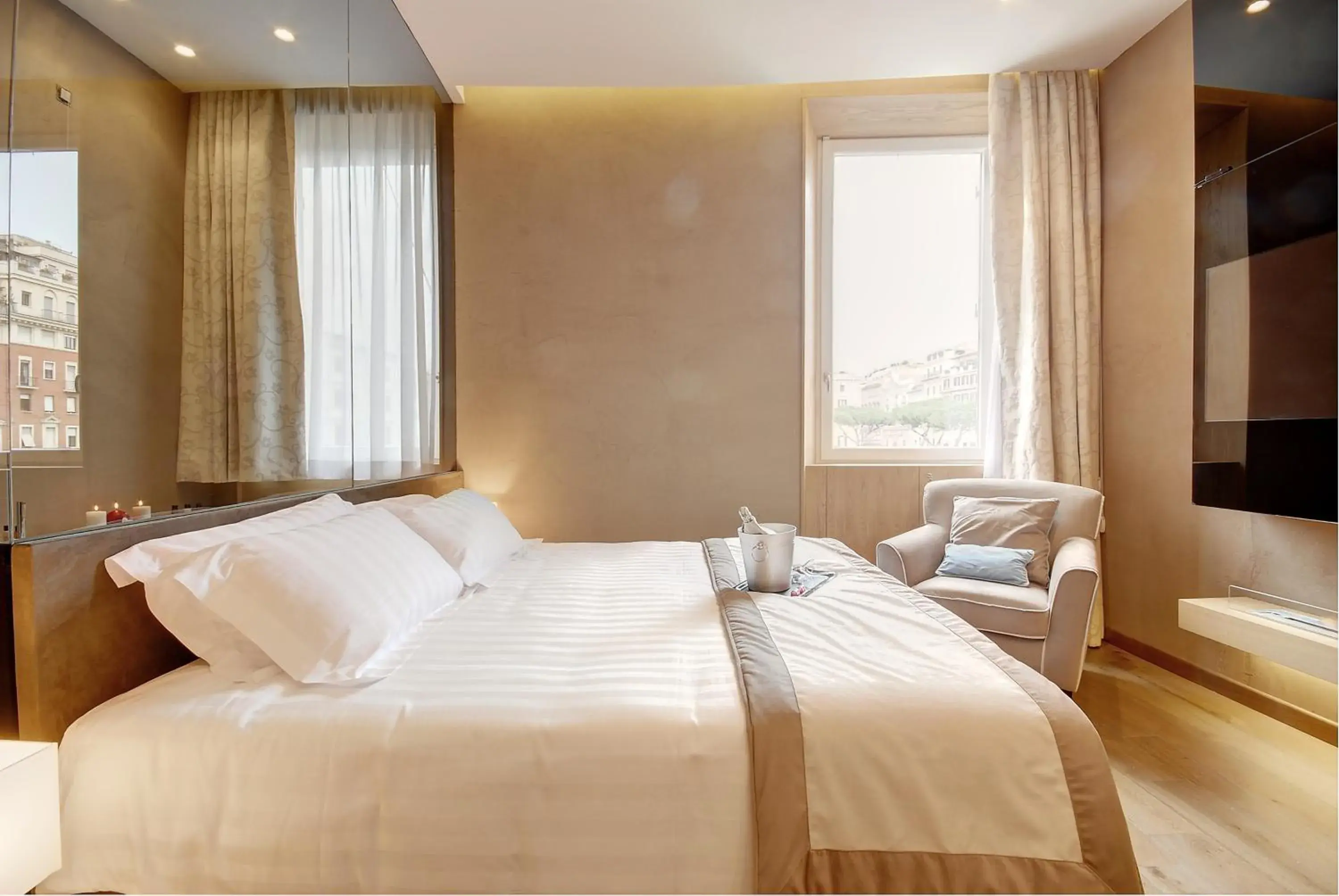 Bedroom, Bed in Sun Suite Luxury Pantheon Bedroom, Bed in Sun Suite Luxury Pantheon