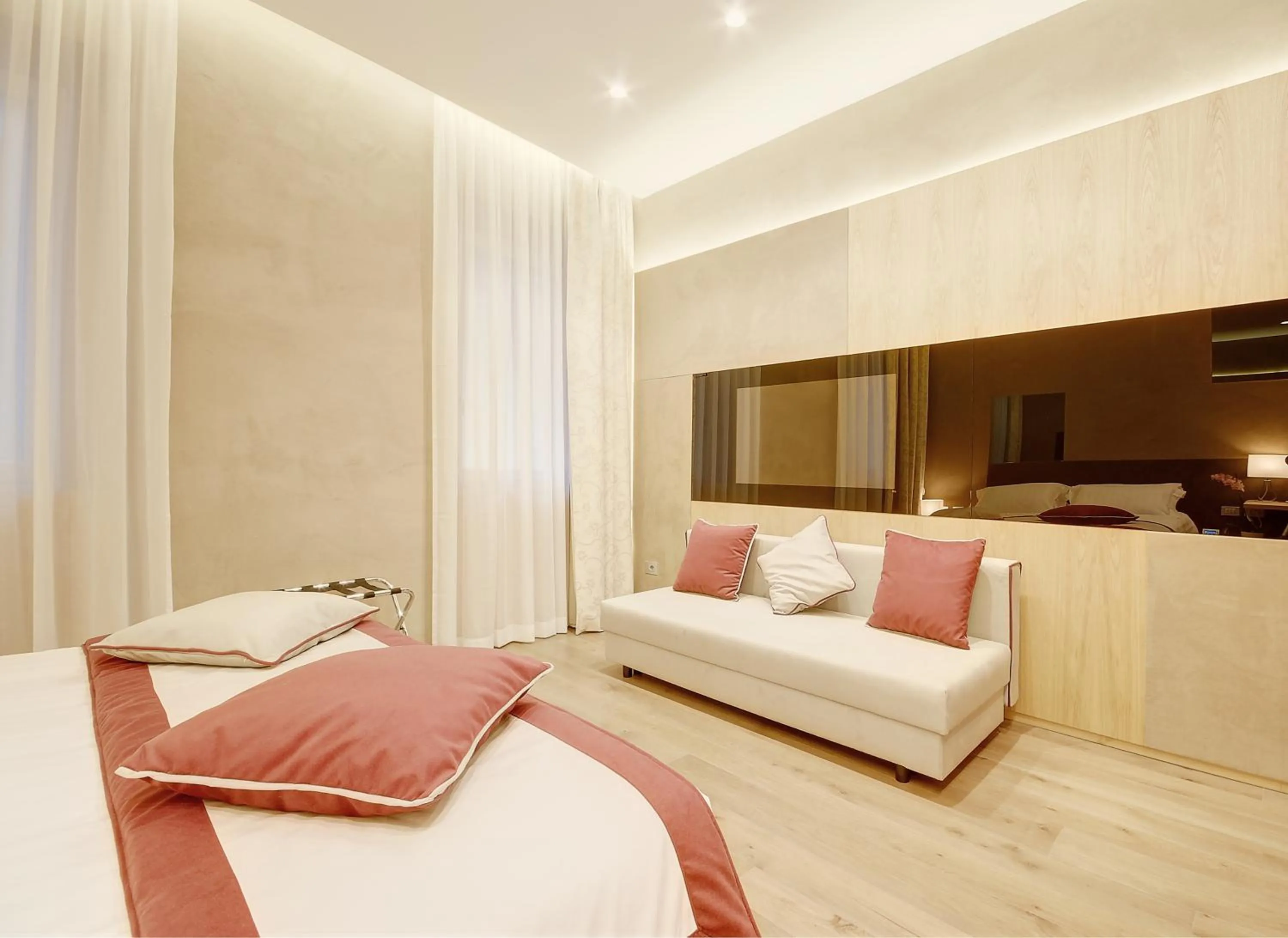 Bedroom in Sun Suite Luxury Pantheon