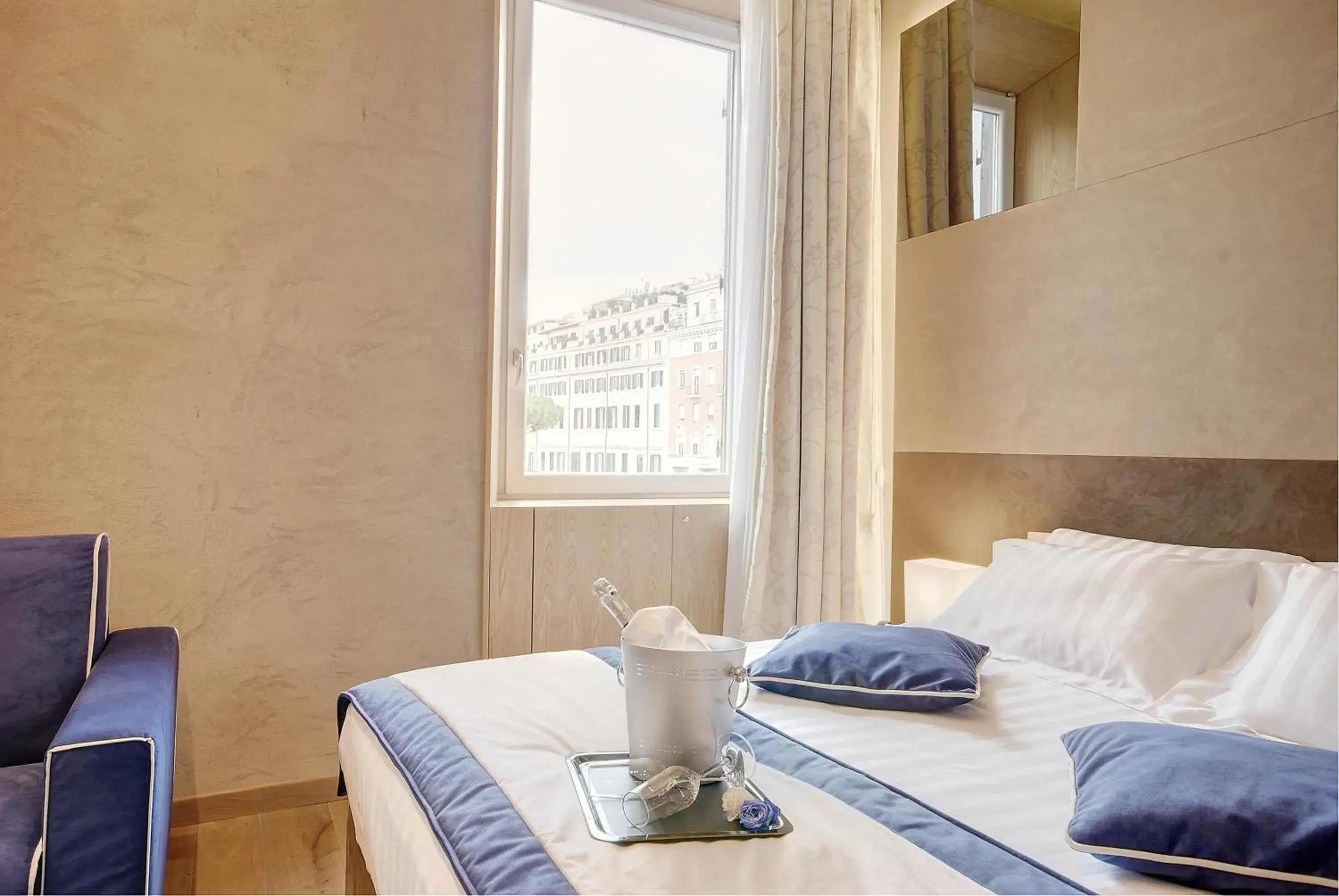 City view, Bed in Sun Suite Luxury Pantheon City view, Bed in Sun Suite Luxury Pantheon