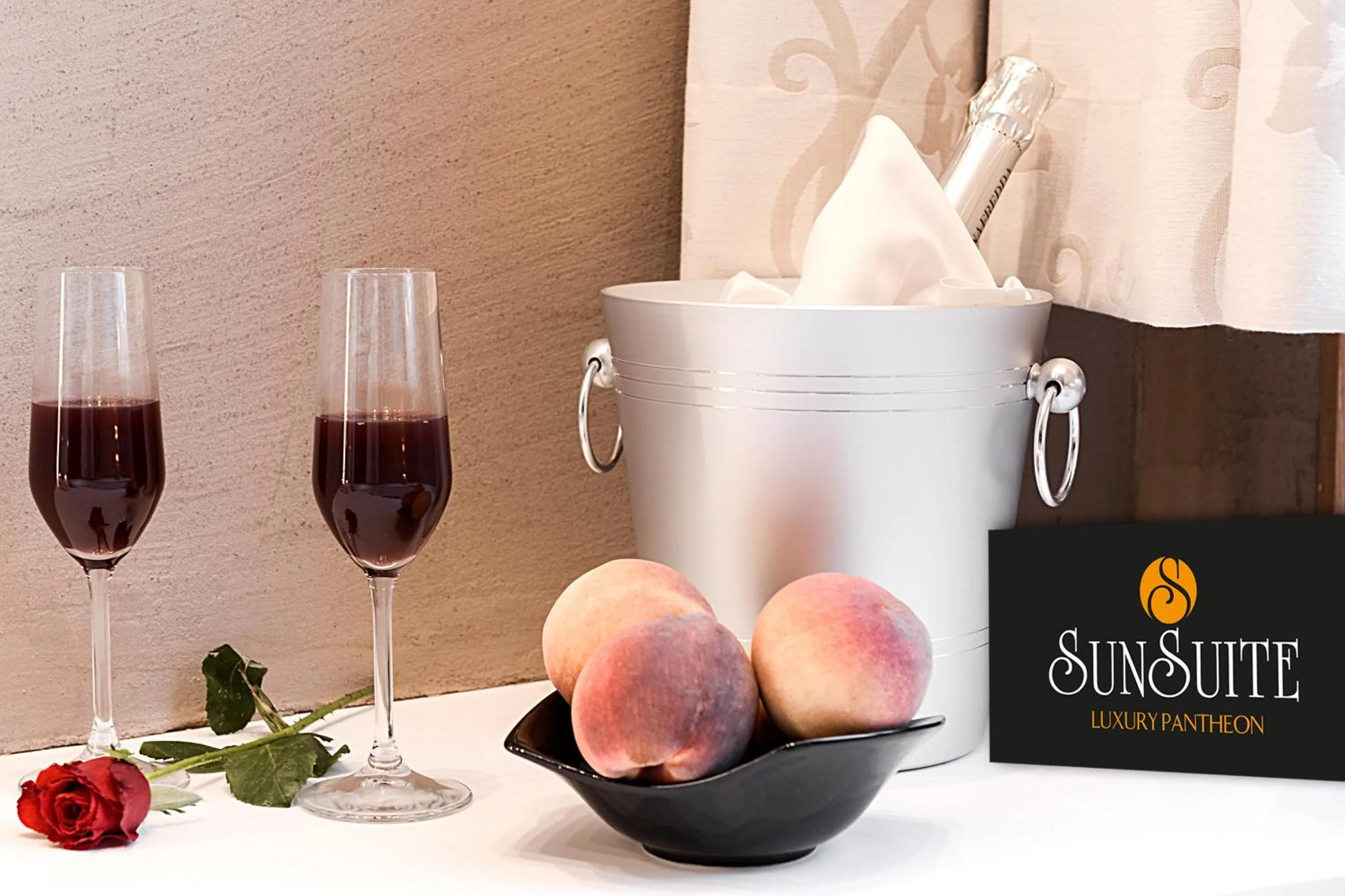 Photo of the whole room in Sun Suite Luxury Pantheon