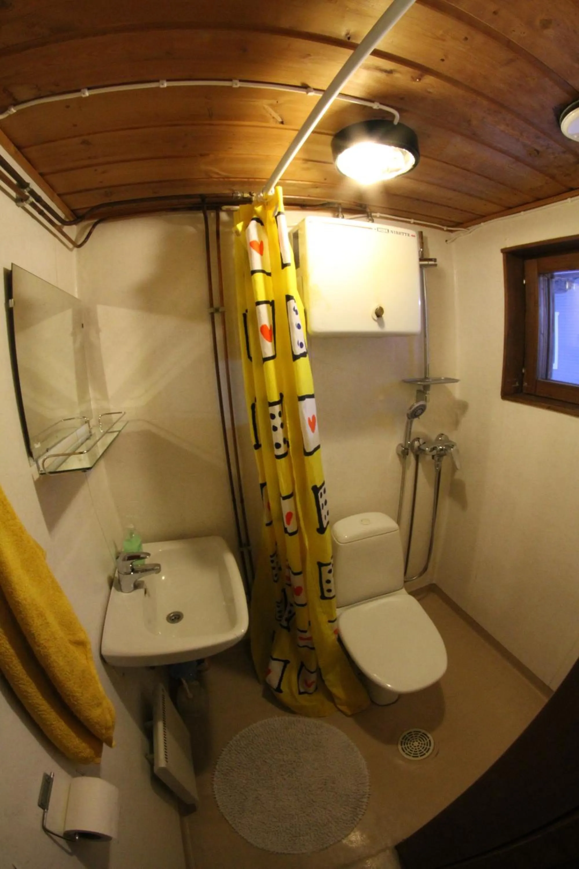 Shower in Cottages RukaTupa