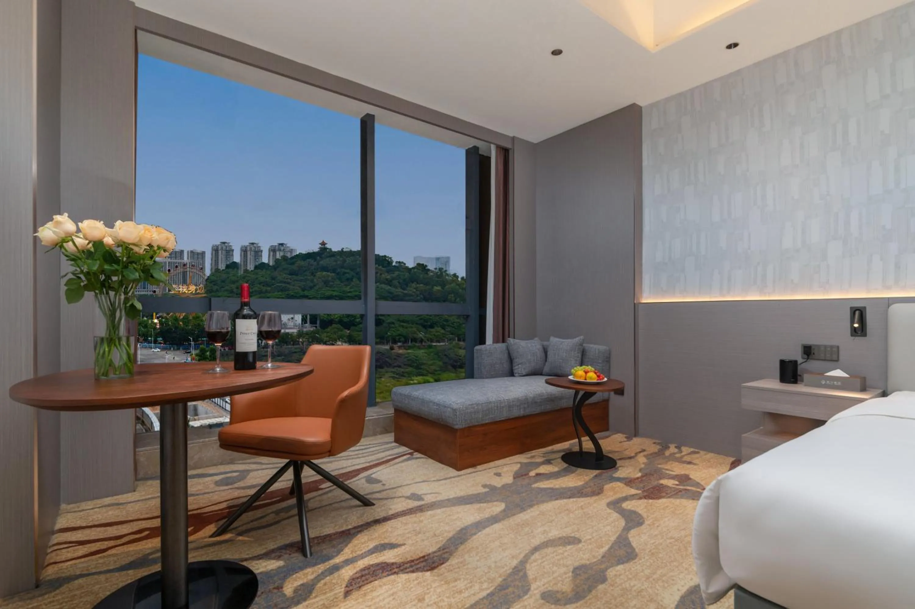 View (from property/room), Bed in Treasure Island Hotel HUMEN