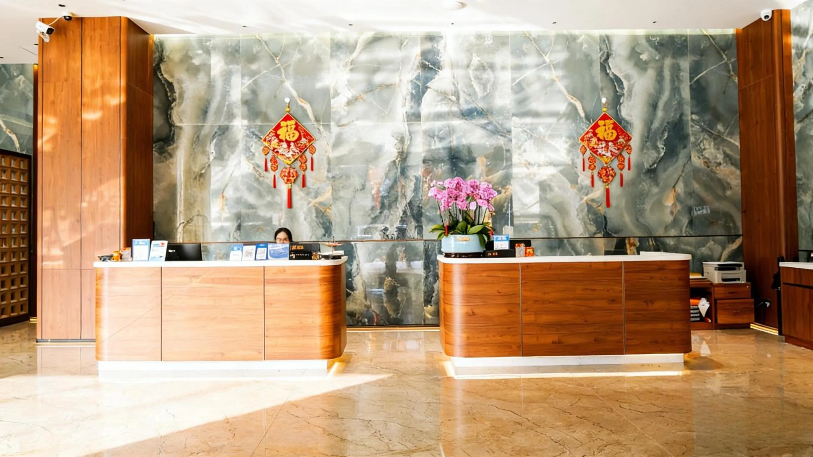 Lobby or reception in Treasure Island Hotel HUMEN