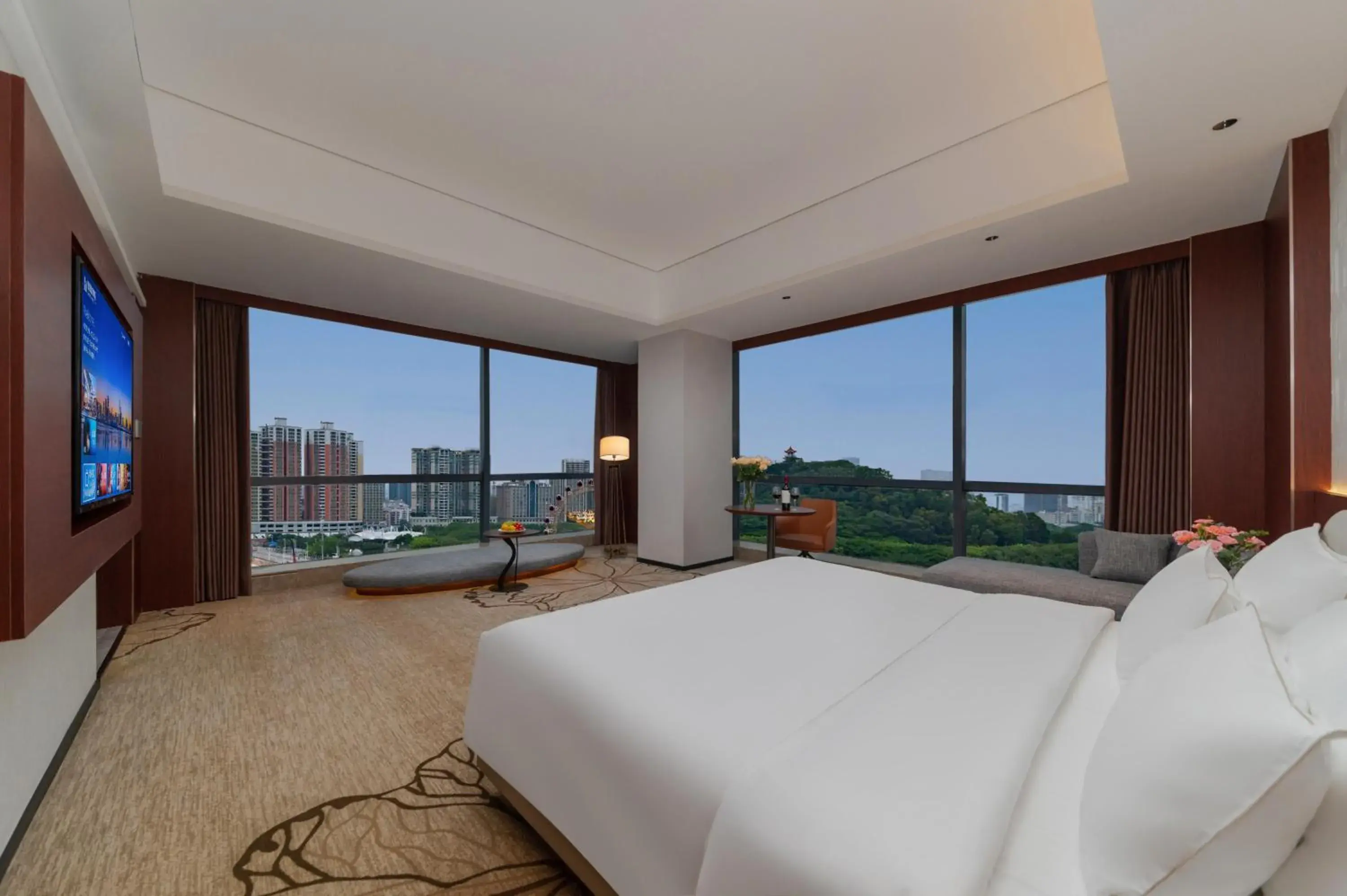 Deluxe King Room in Treasure Island Hotel HUMEN Deluxe King Room in Treasure Island Hotel HUMEN