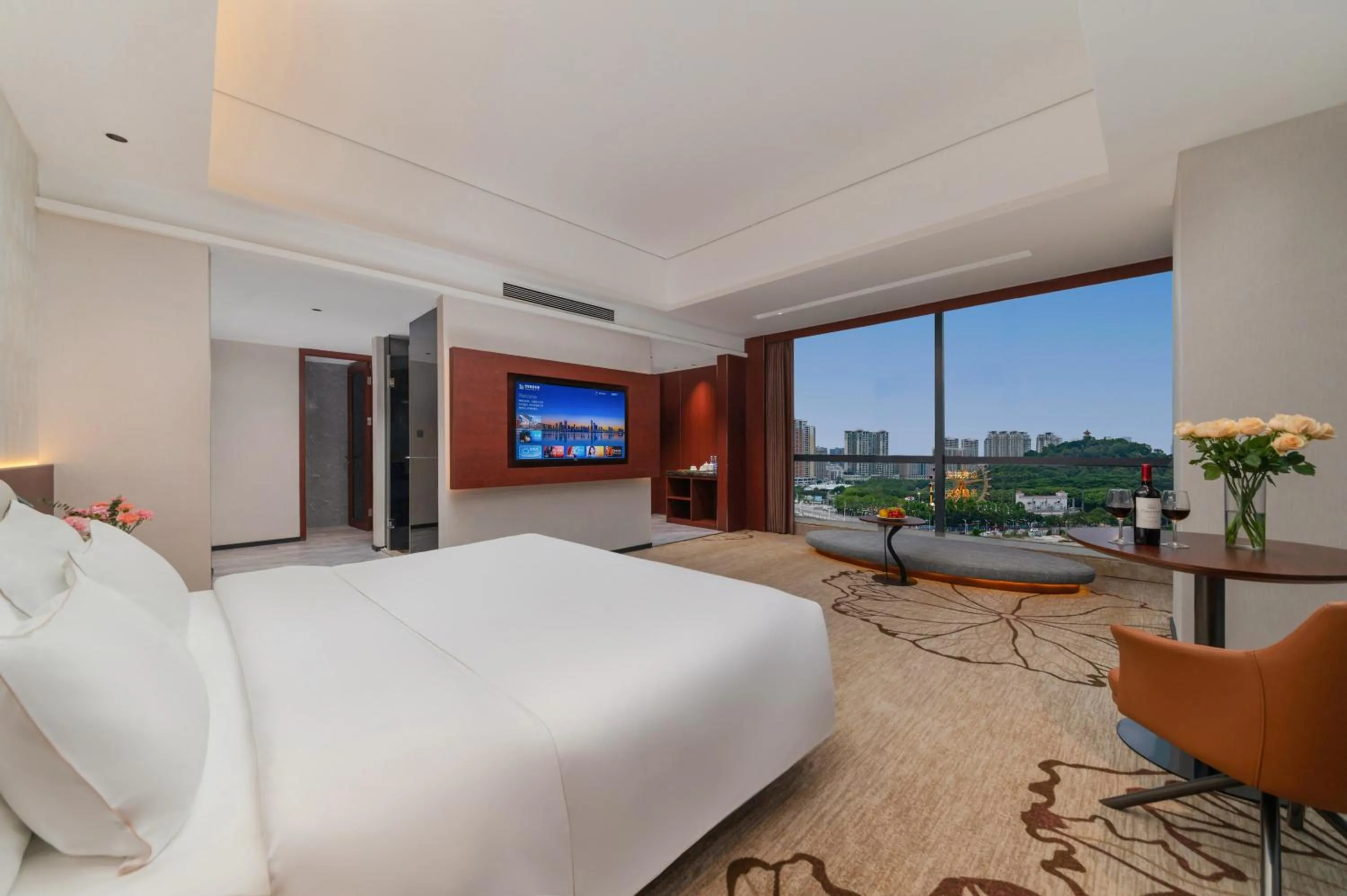 Communal lounge/ TV room, Bed in Treasure Island Hotel HUMEN