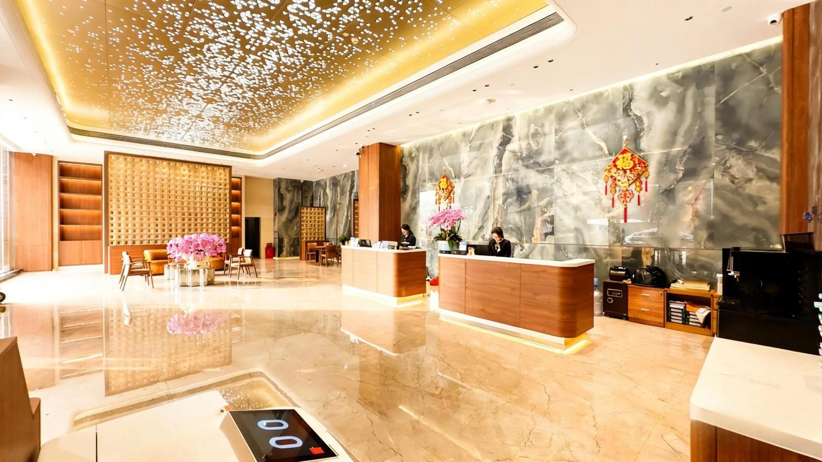 Lobby or reception in Treasure Island Hotel HUMEN