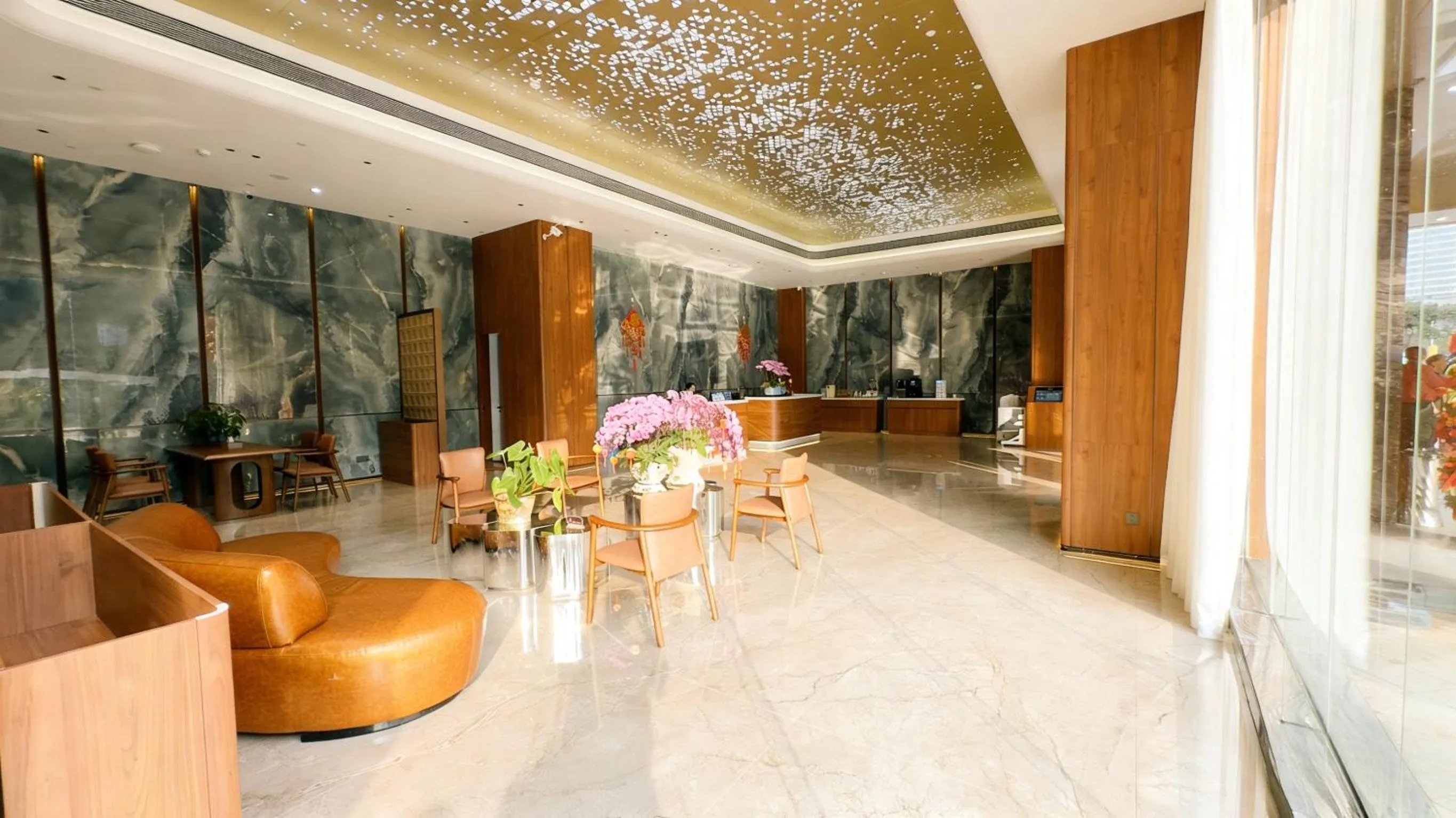 Lobby or reception in Treasure Island Hotel HUMEN