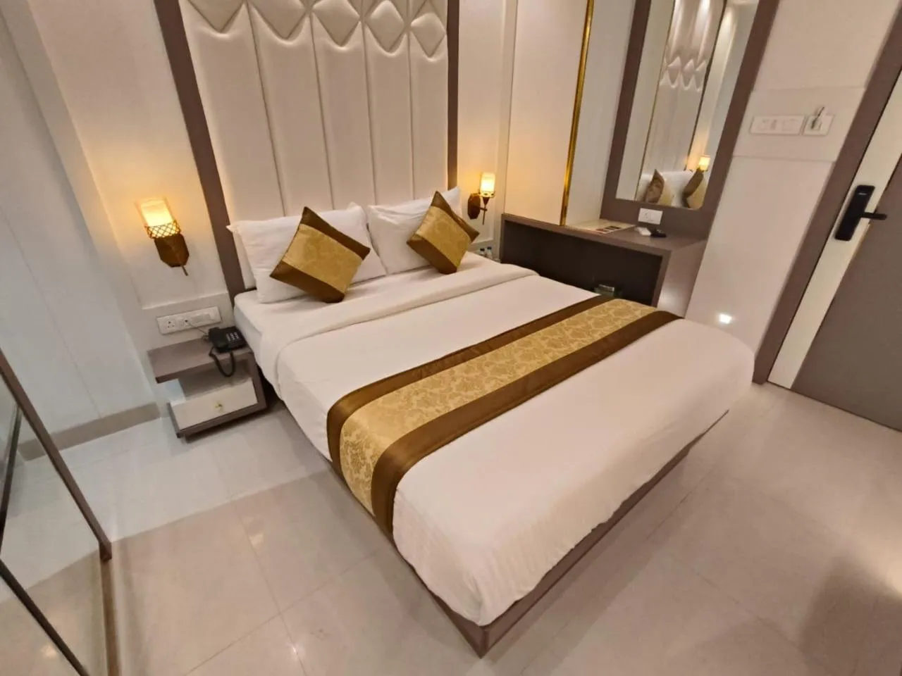 Bed in Hotel Melody Boutique Thane