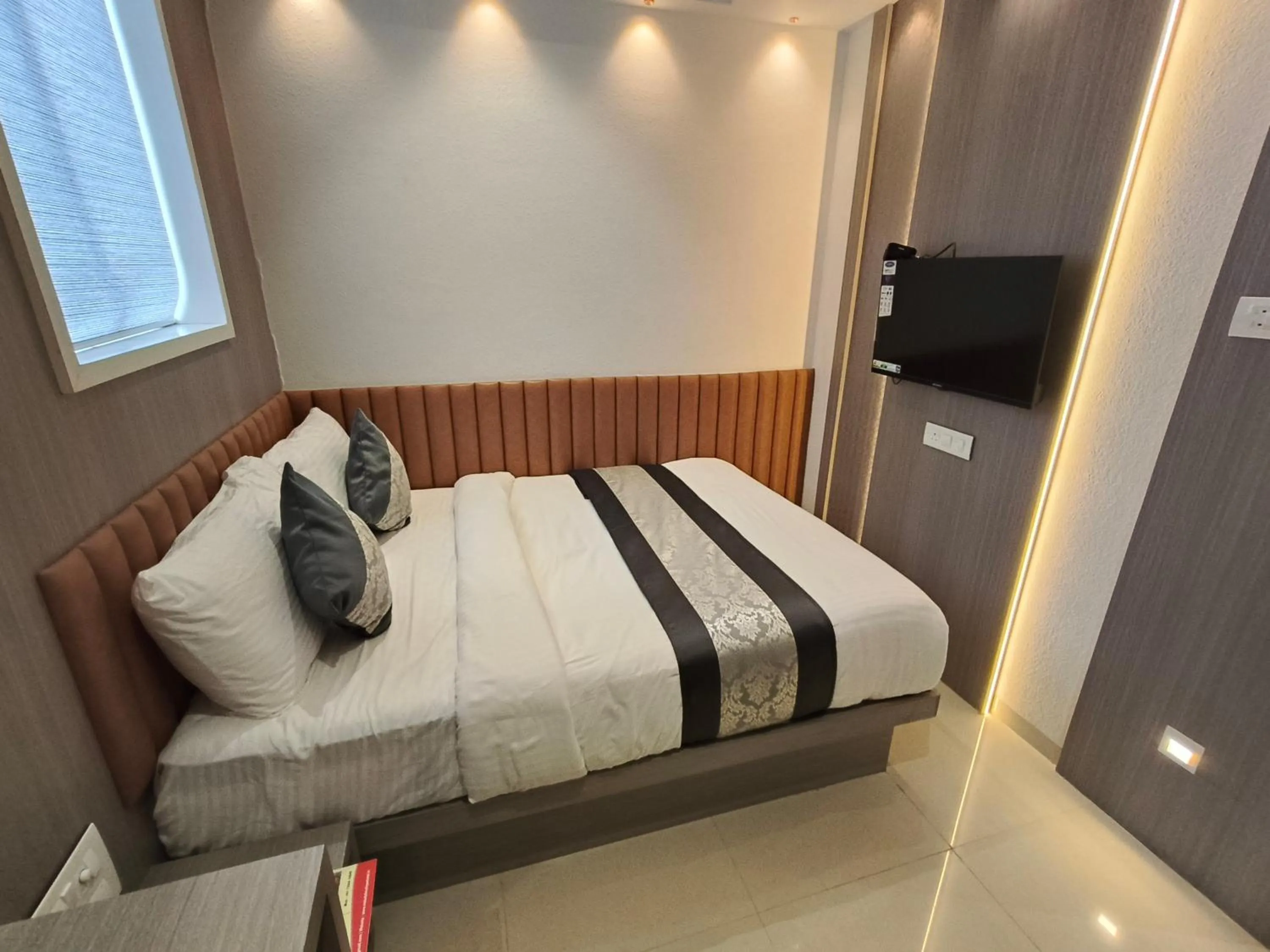 Bedroom, Bed in Hotel Melody Boutique Thane