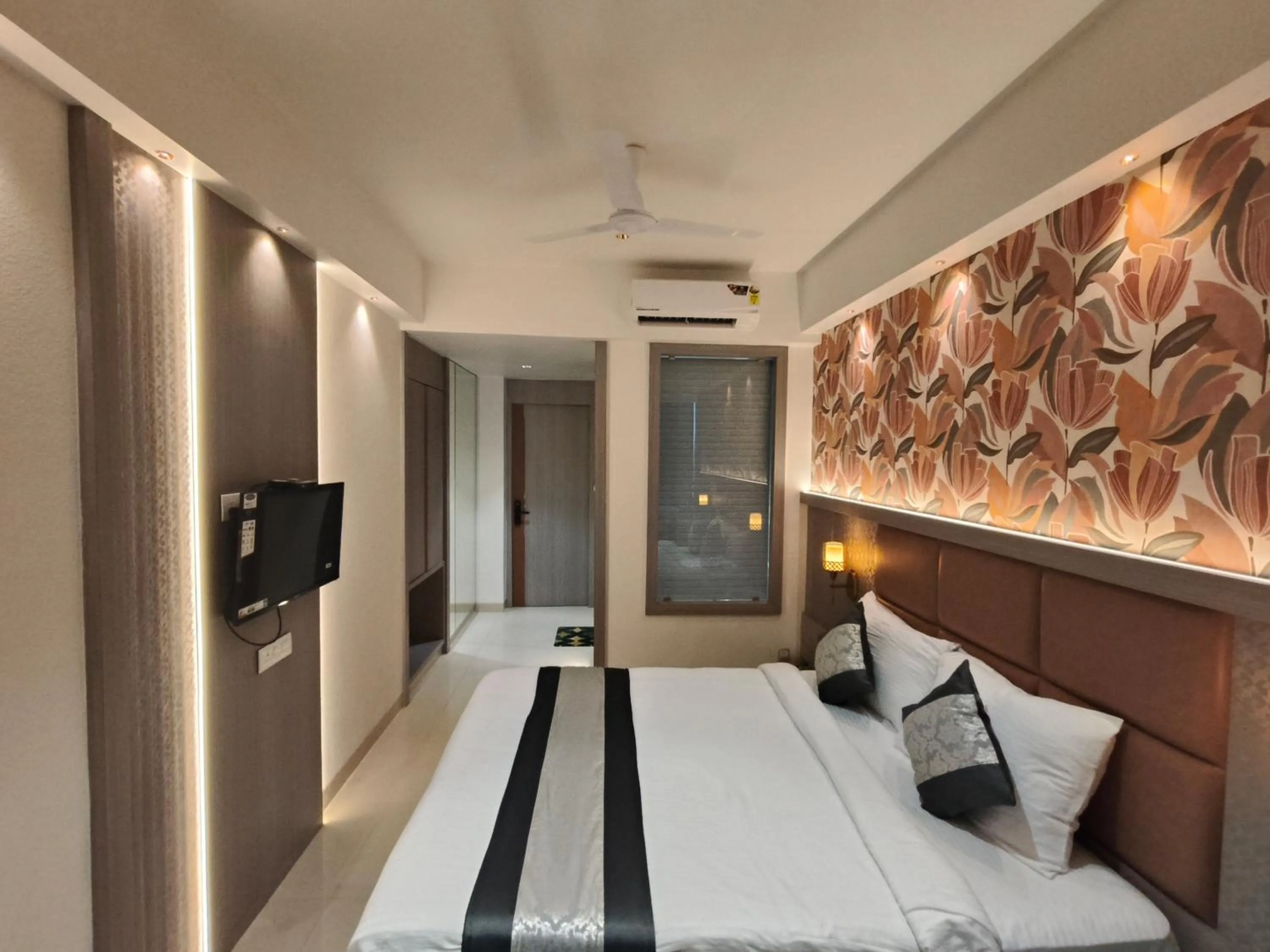 Bed in Hotel Melody Boutique Thane