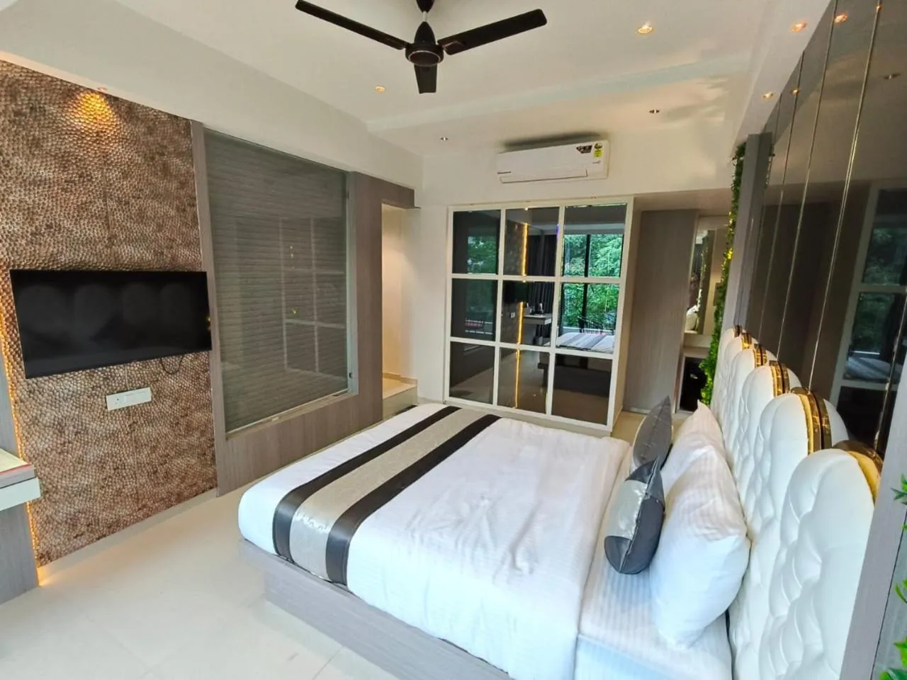 Bed in Hotel Melody Boutique Thane