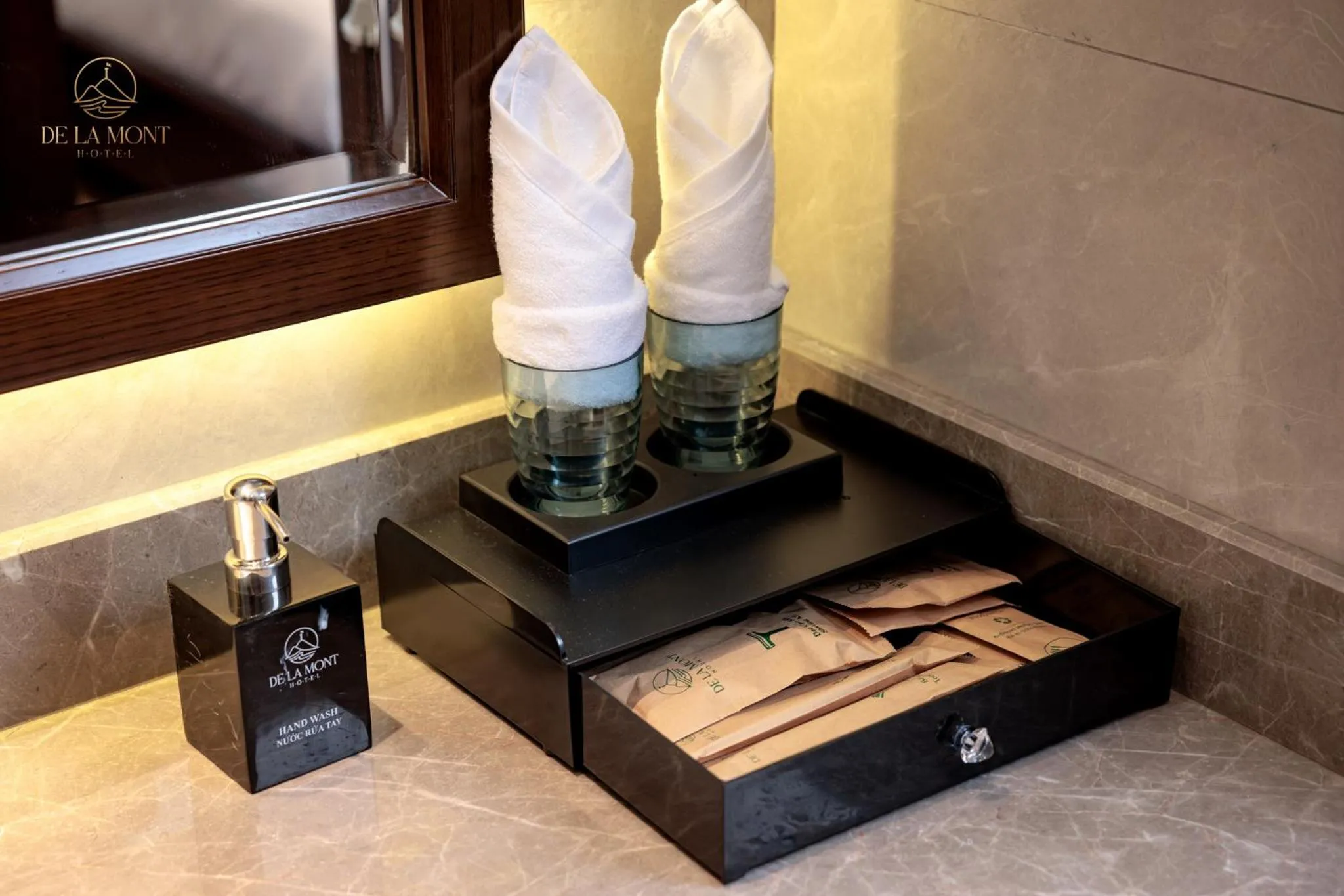 Shower in De La Mont Hotel Ha Giang
