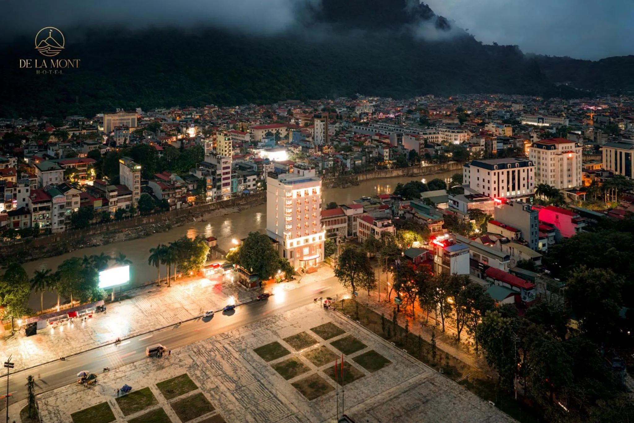 Property building in De La Mont Hotel Ha Giang