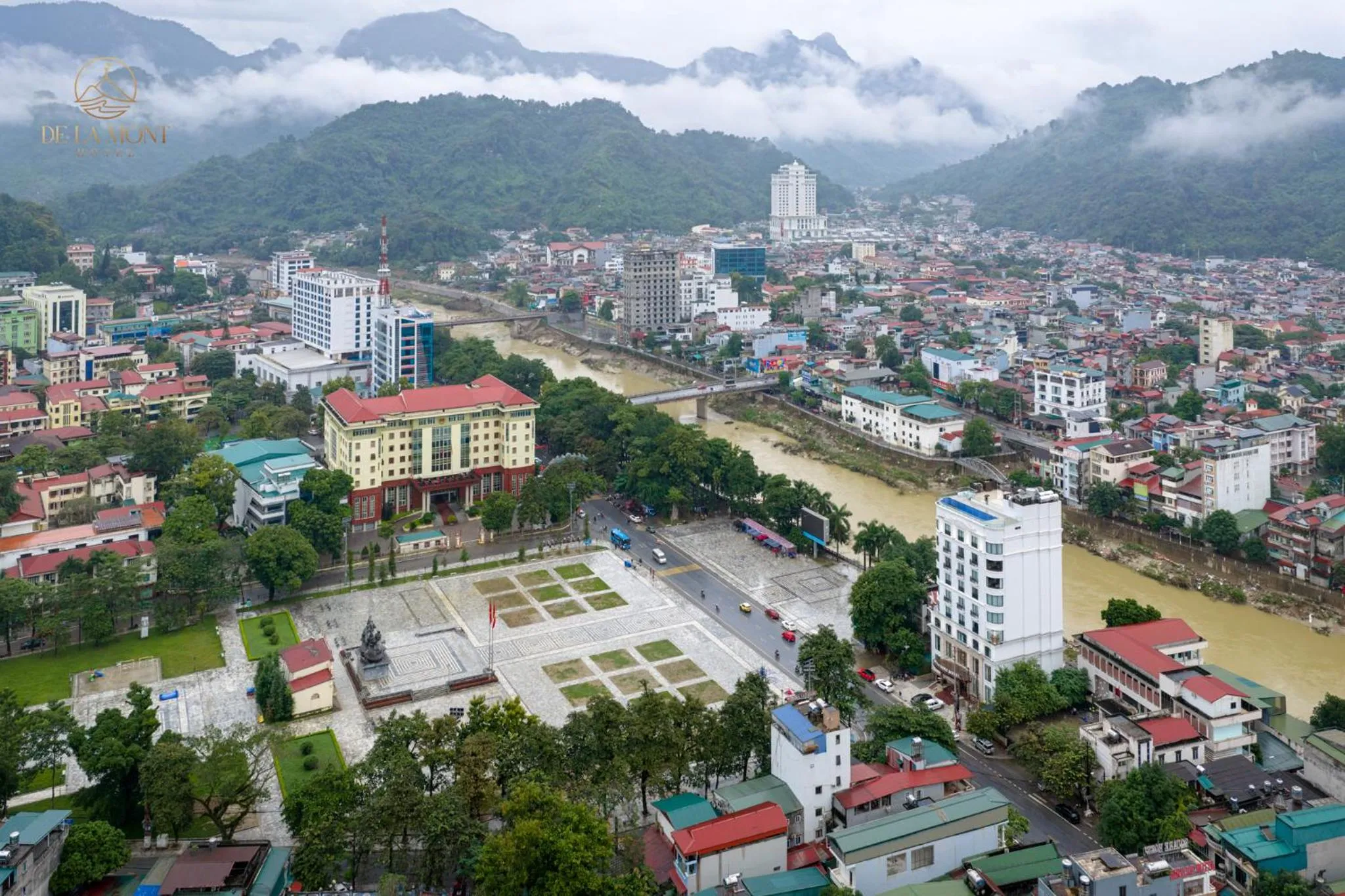 Property building in De La Mont Hotel Ha Giang