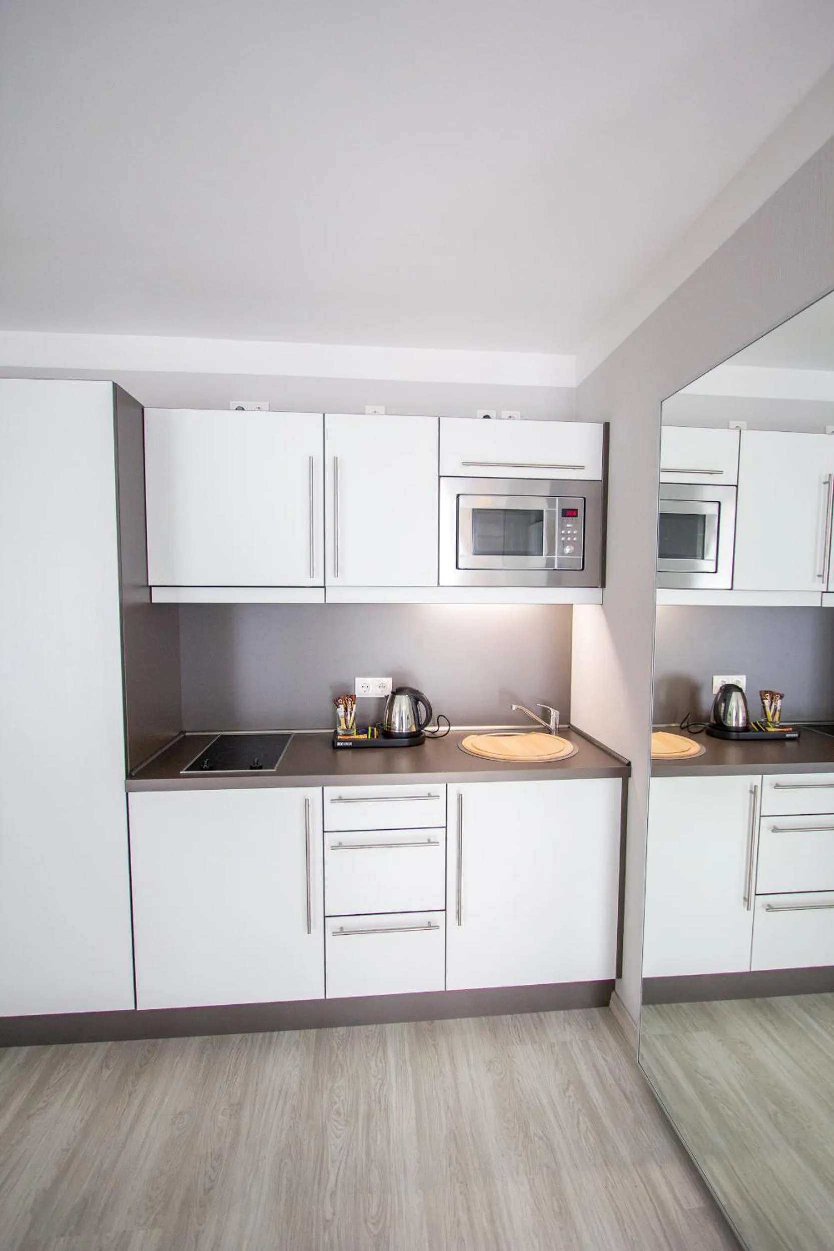 Kitchen or kitchenette in ApartHotel "Am Fließ"