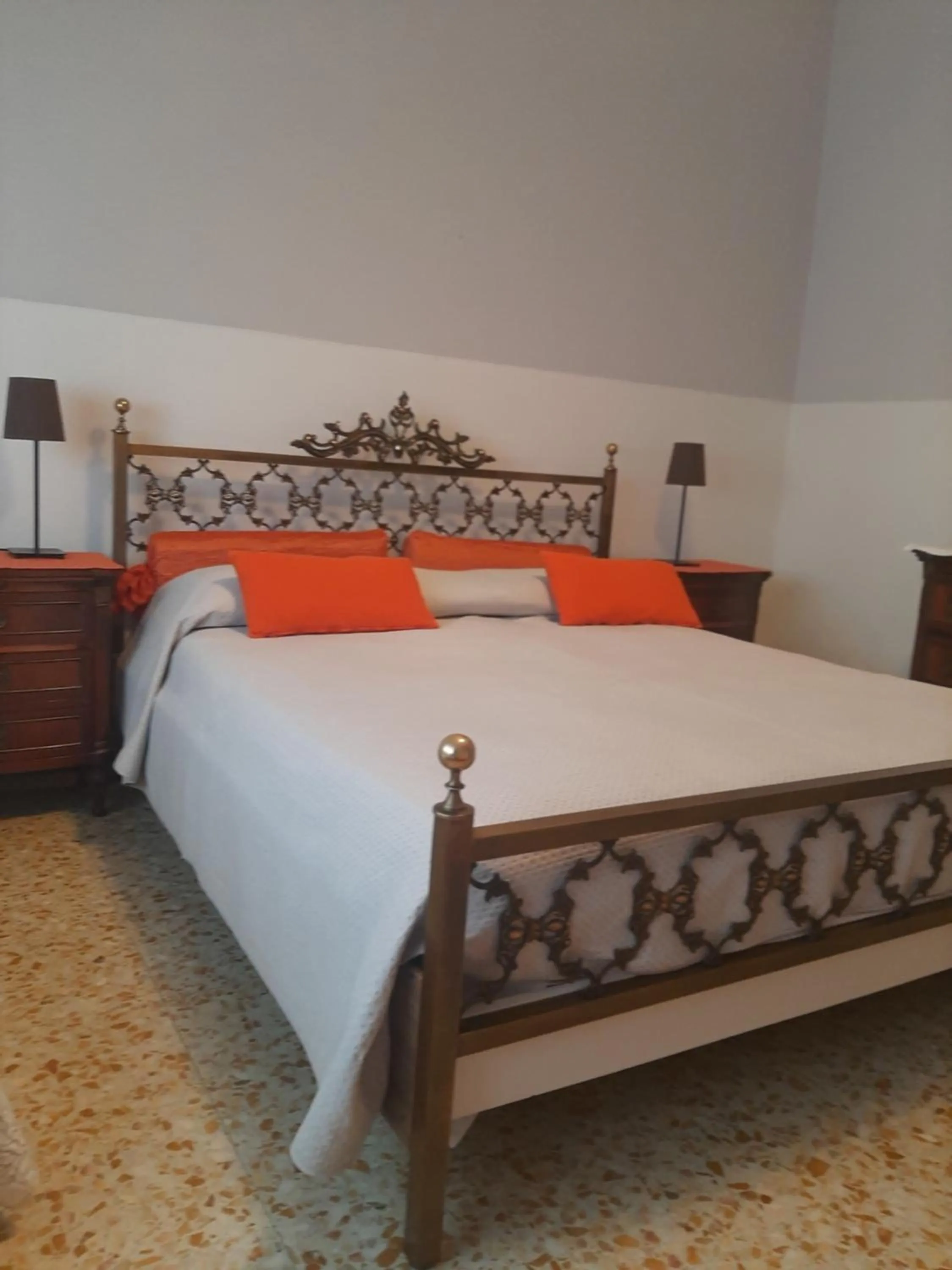 Bedroom, Bed in Travellers Lodge Bed & Rooms