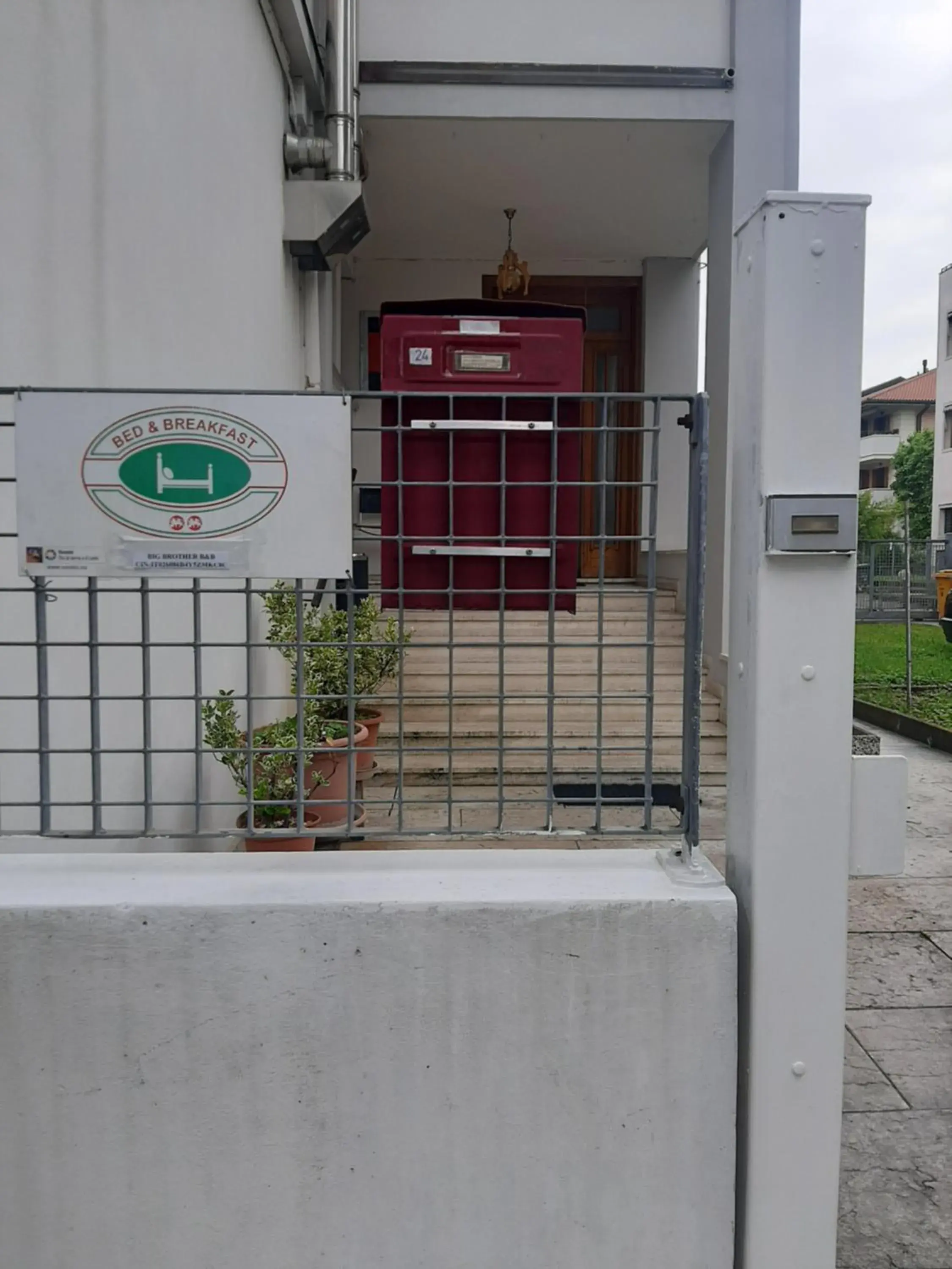 Deluxe Double Room with Shared Bathroom in Travellers Lodge Bed & Rooms Deluxe Double Room with Shared Bathroom in Travellers Lodge Bed & Rooms