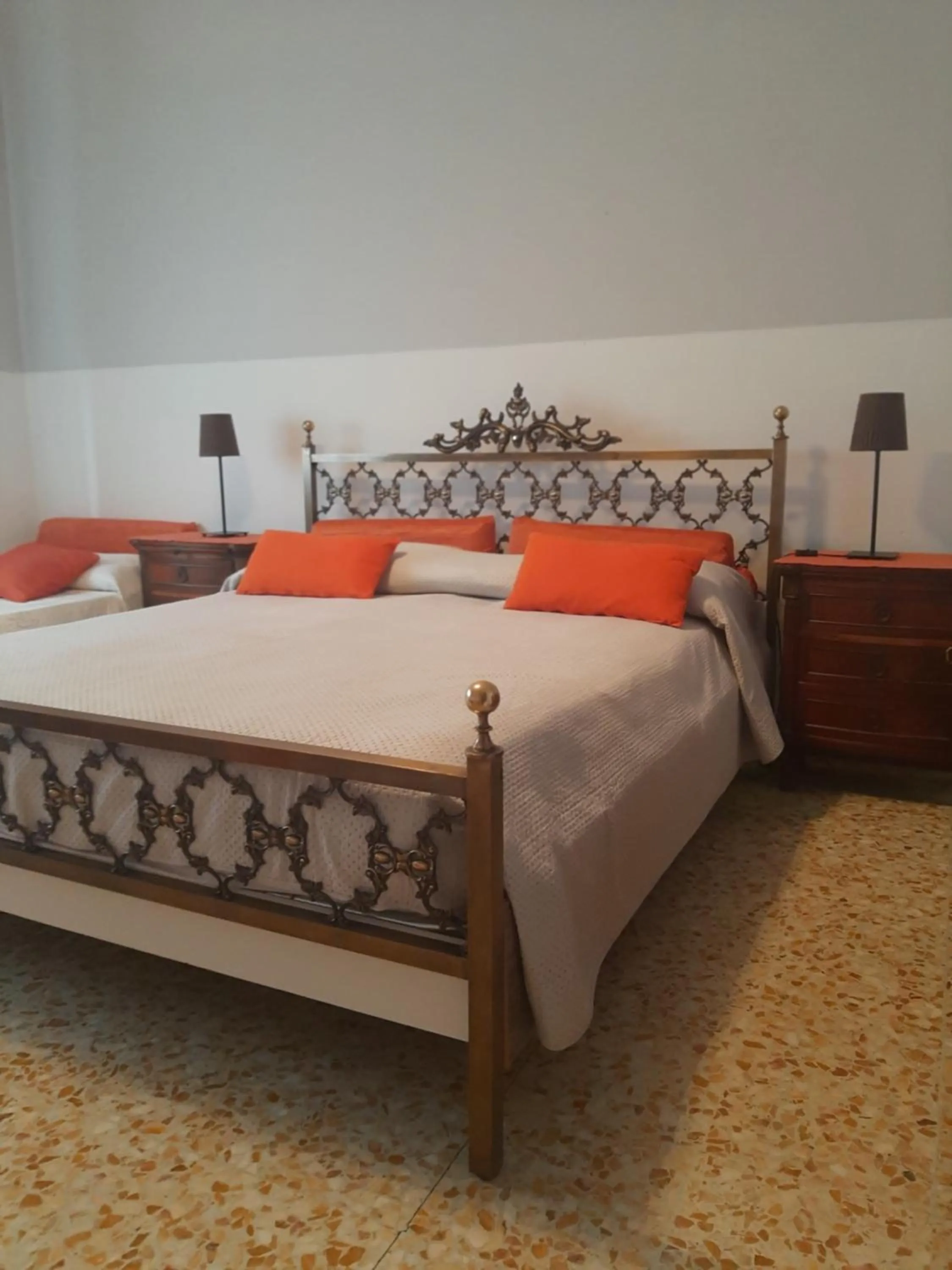 Bed in Travellers Lodge Bed & Rooms