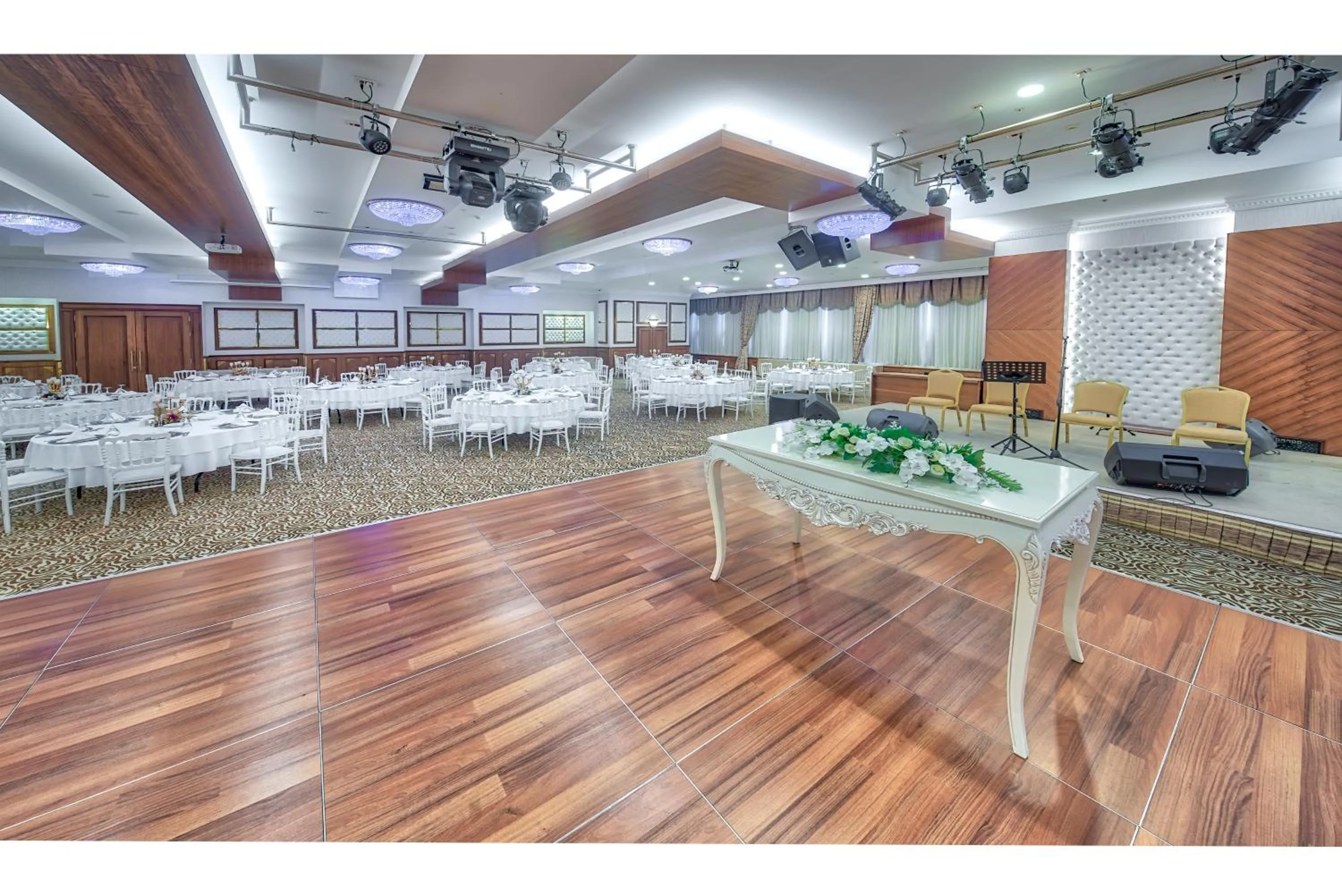 Banquet/Function facilities in Atakosk Group Hotels