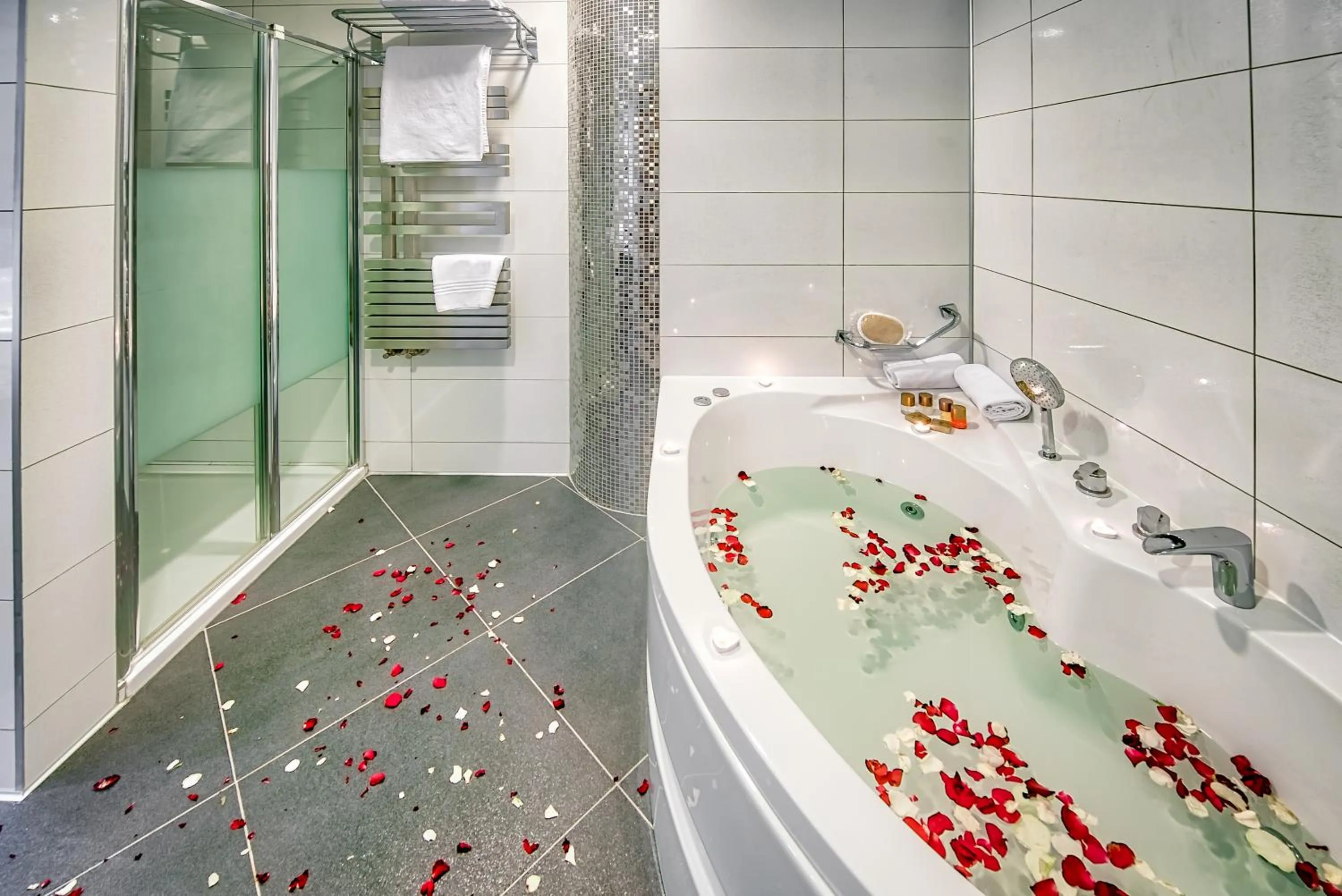 Bathroom in Atakosk Group Hotels