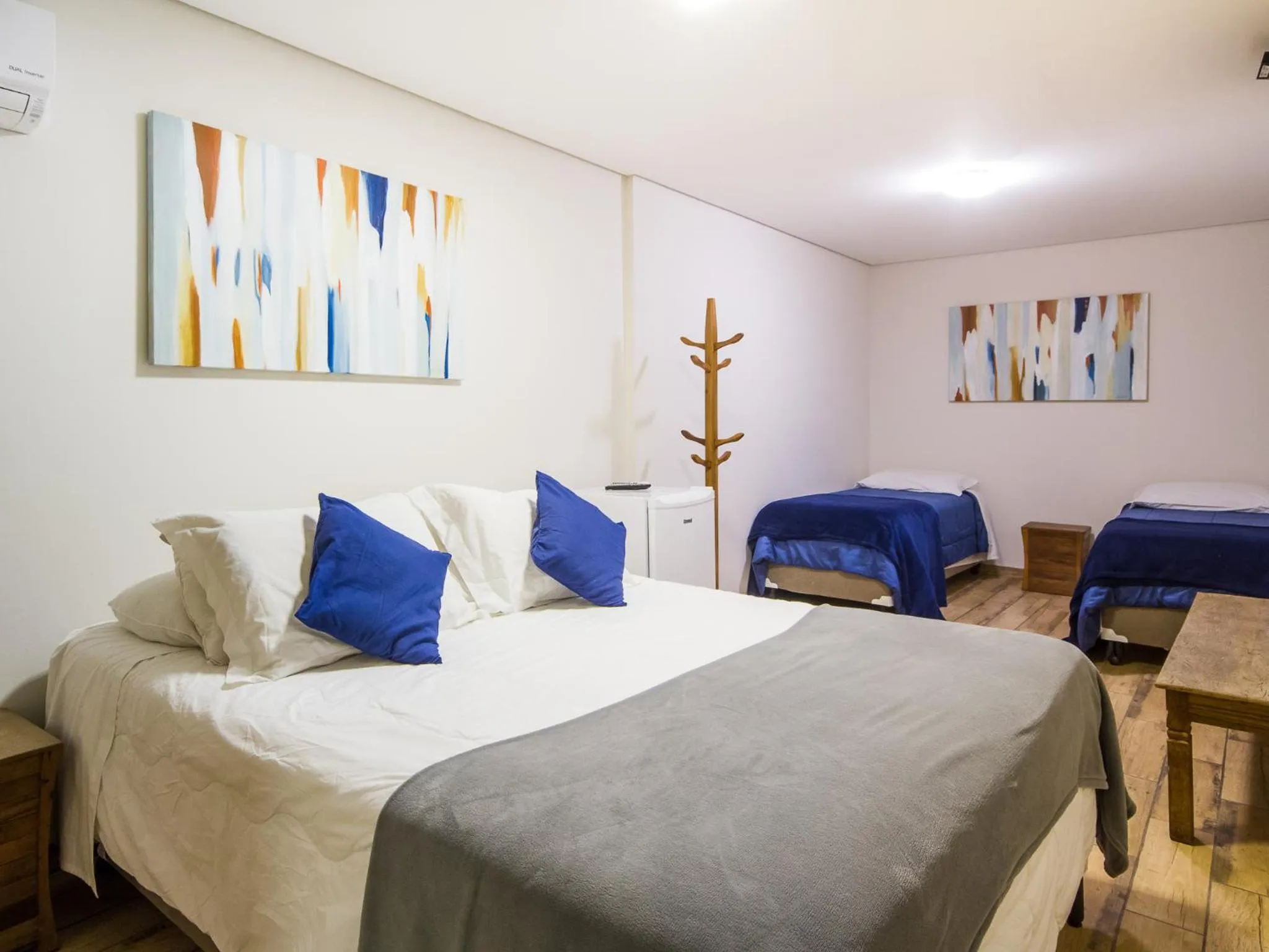 Bed in Villa Vintage Campos - Piscina e opções de suites com hidromassagem