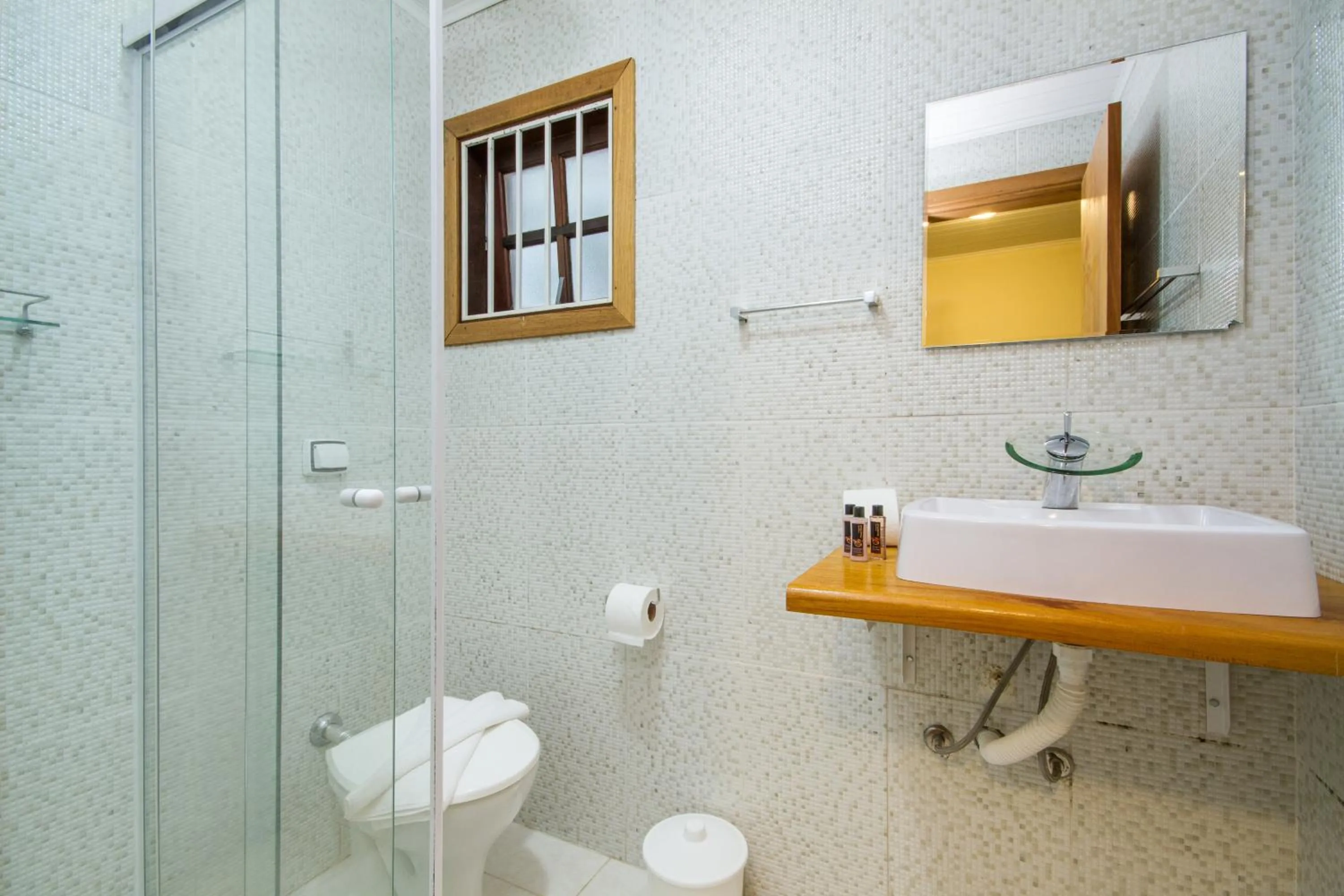 Bathroom in Villa Vintage Campos - Piscina e opções de suites com hidromassagem