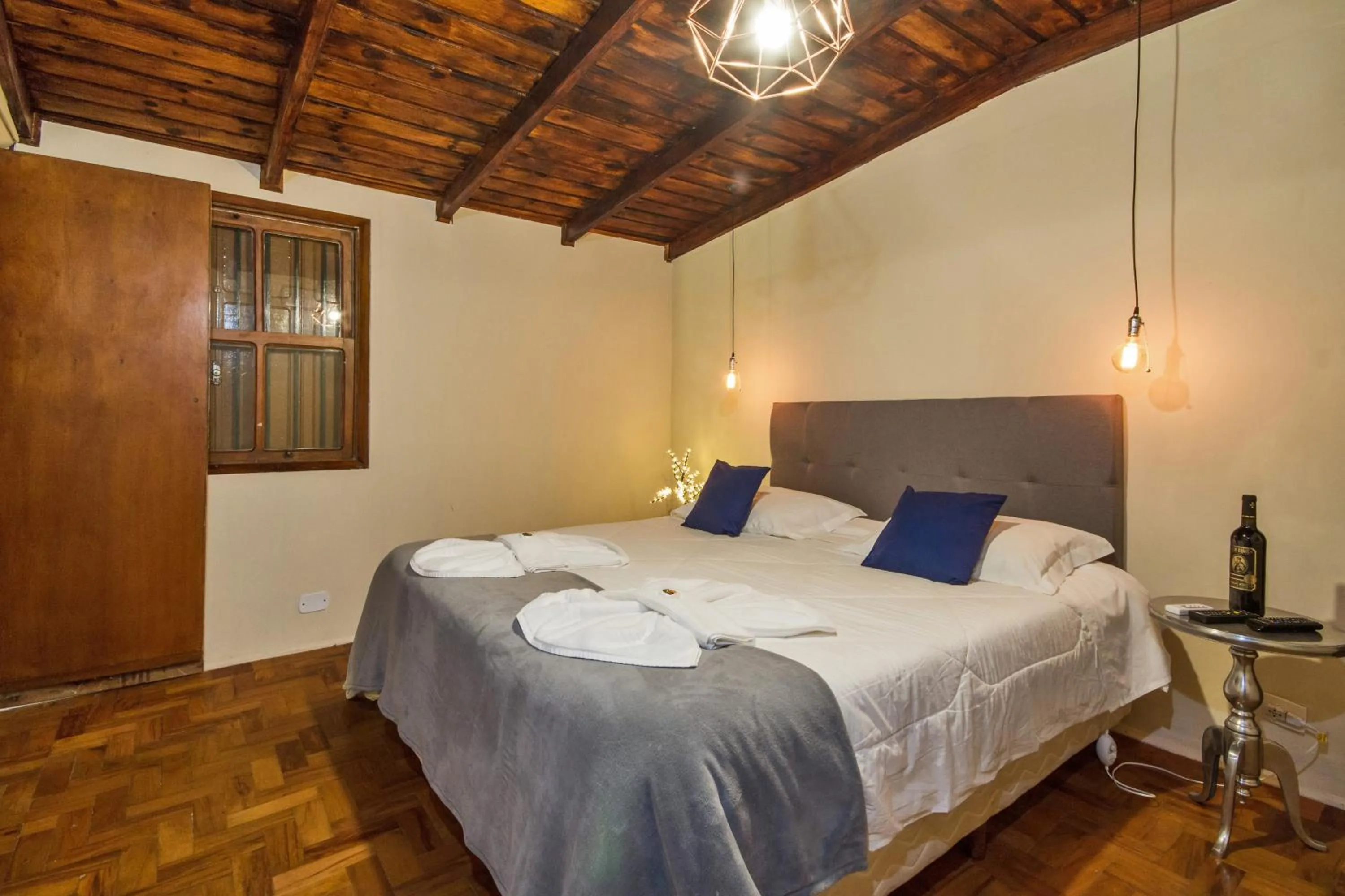 Bedroom, Bed in Villa Vintage Campos - Piscina e opções de suites com hidromassagem