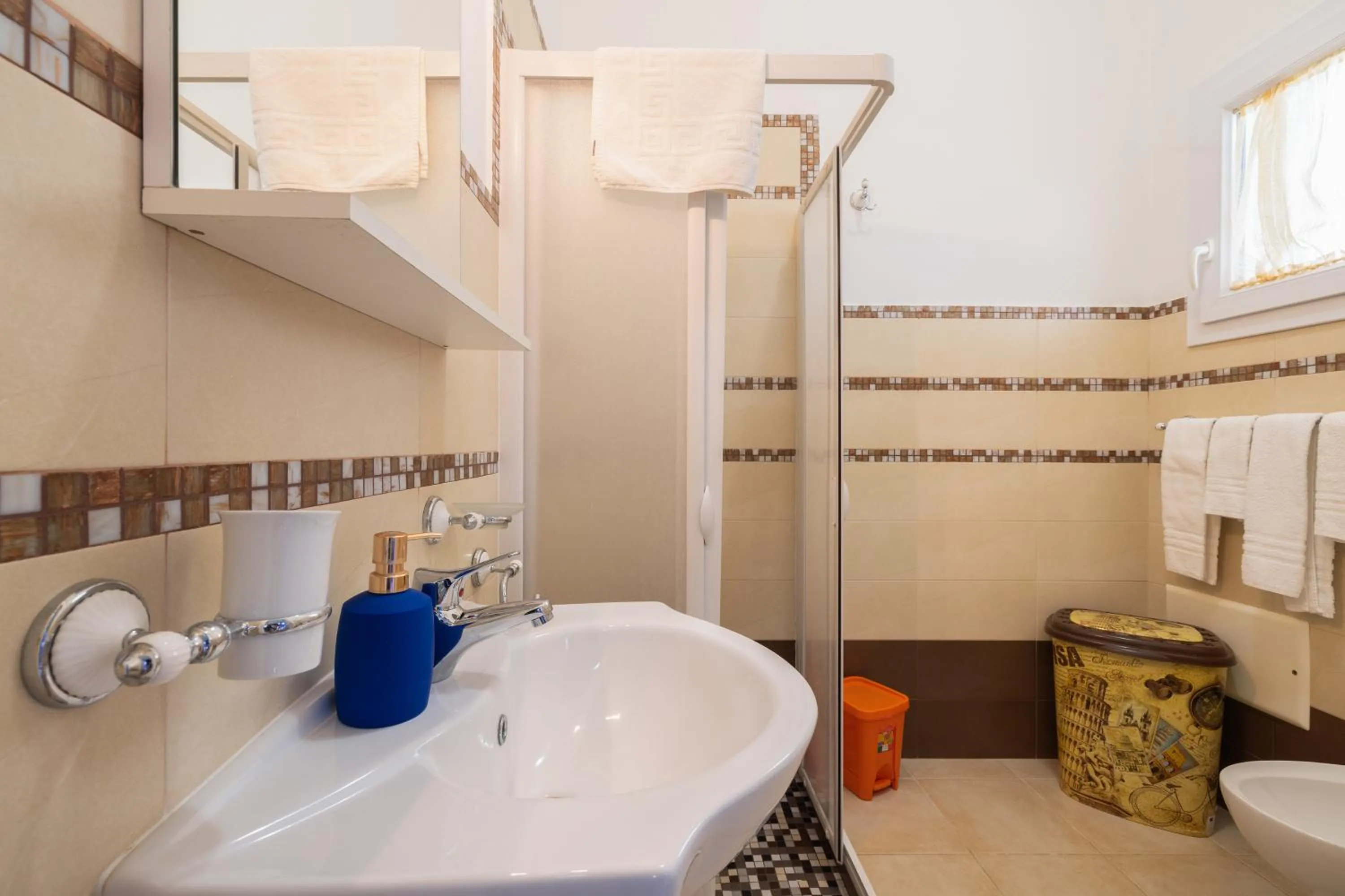 Shower in Aura Solis B&B