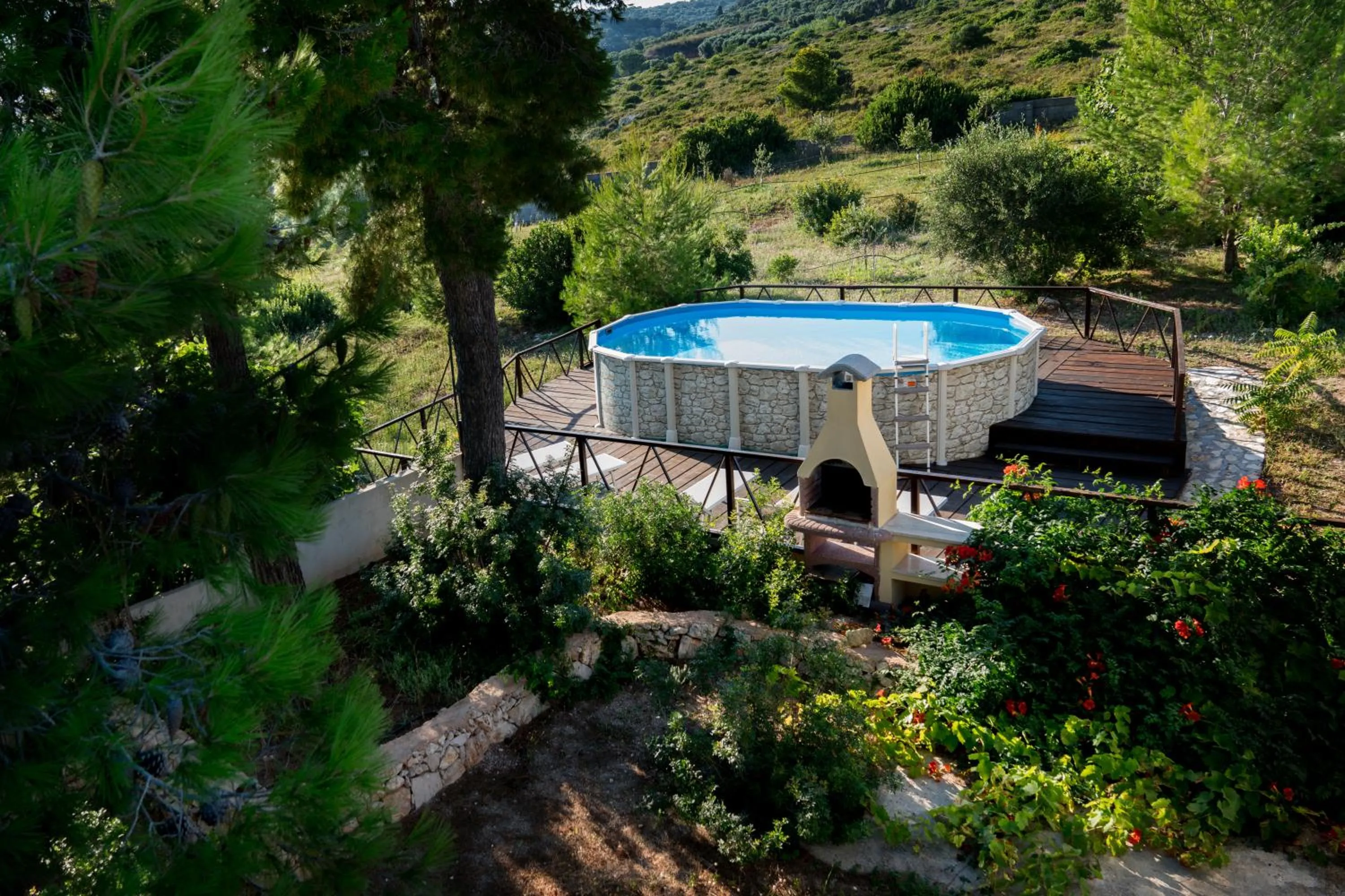 Pool view in Aura Solis B&B
