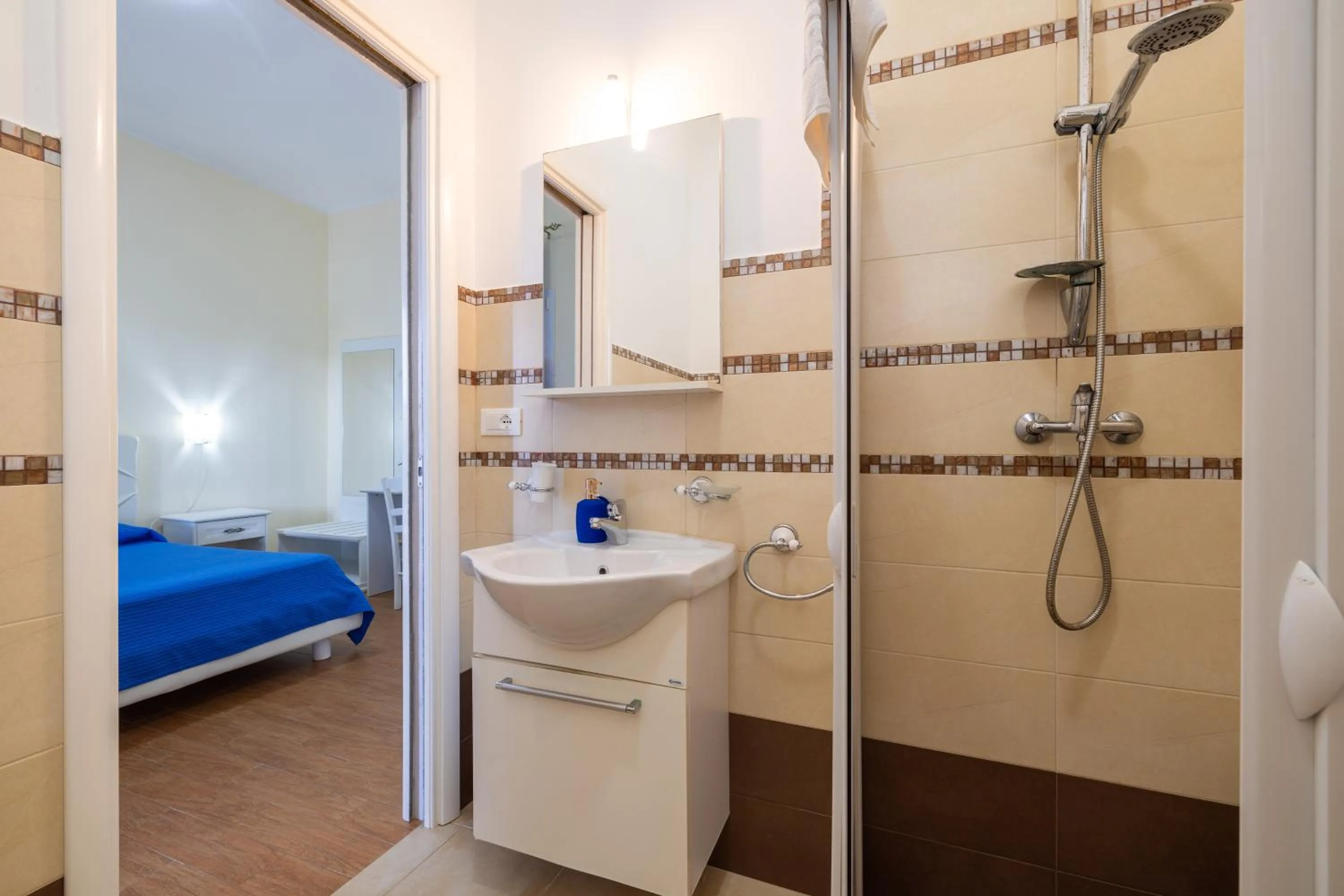 Bathroom, Bed in Aura Solis B&B