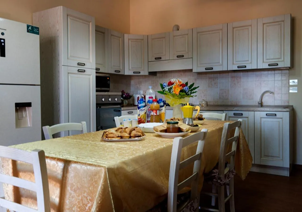 Kitchen or kitchenette in Aura Solis B&B