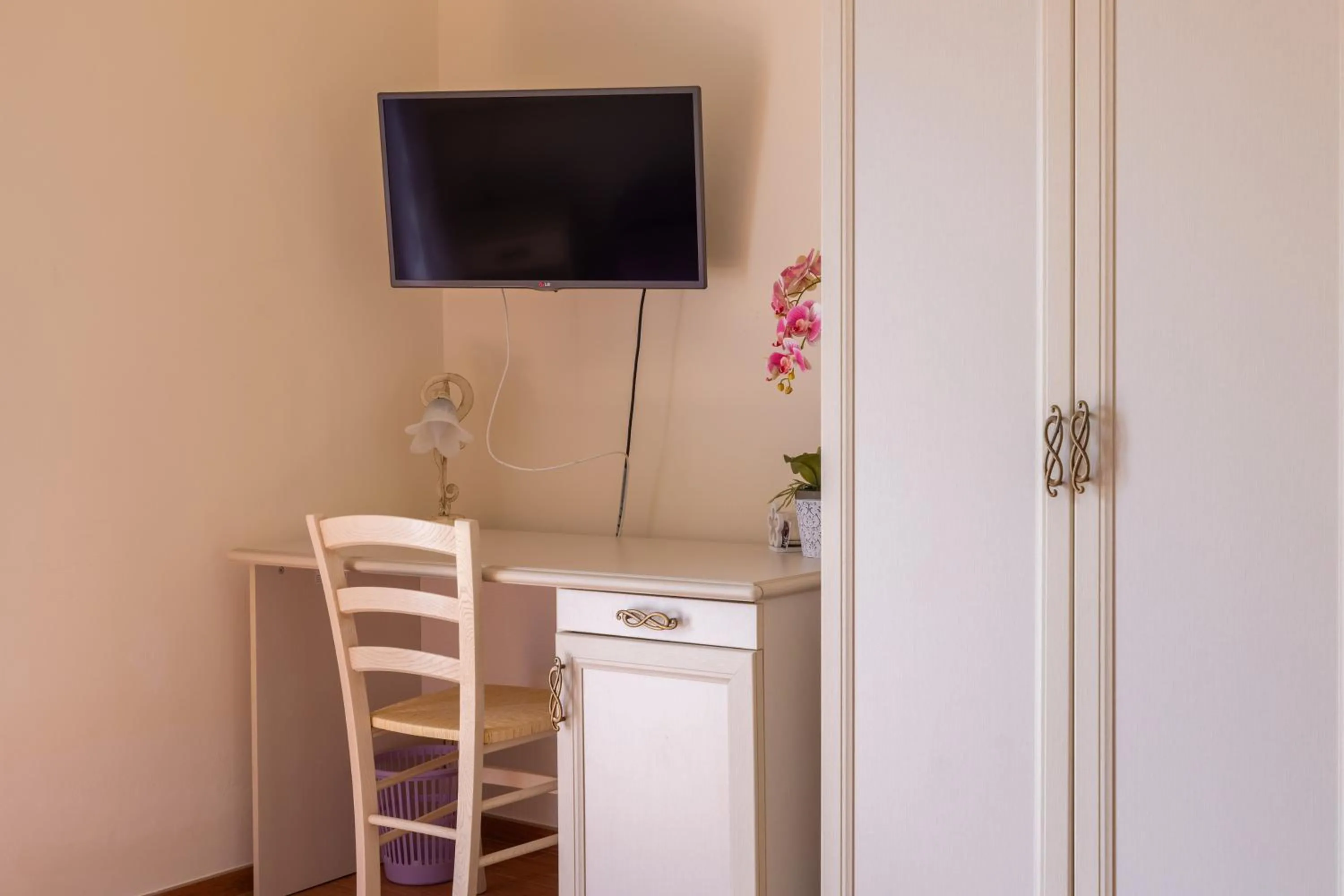 wardrobe in Aura Solis B&B