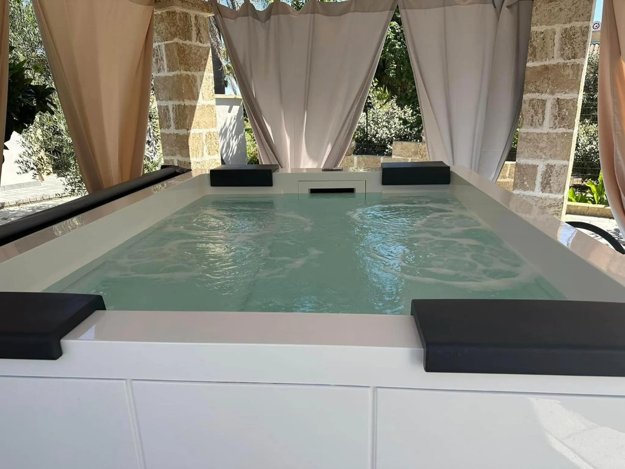 Swimming pool in B&B Angolo Magico